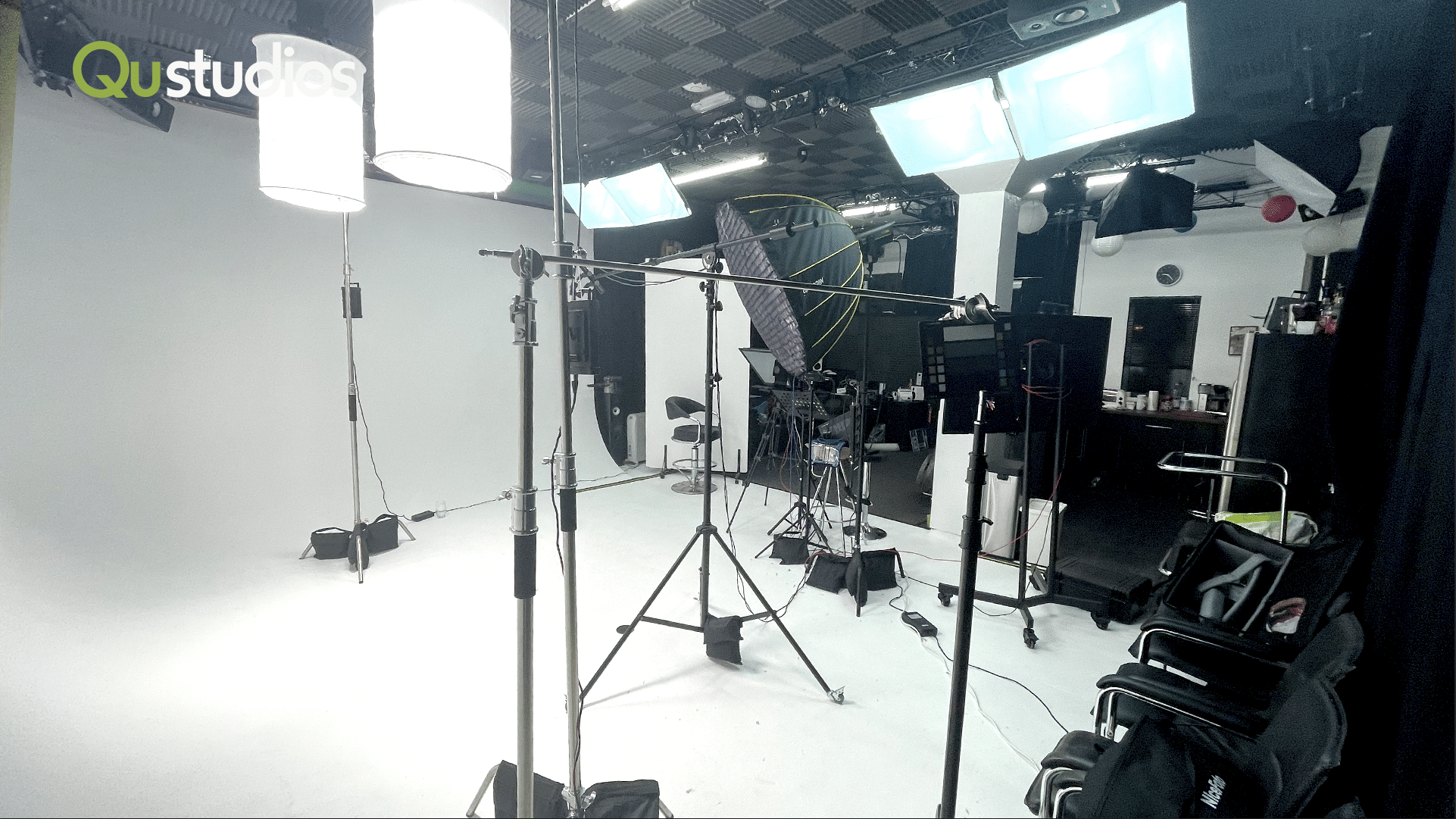 Studio One | White Infinity Cove