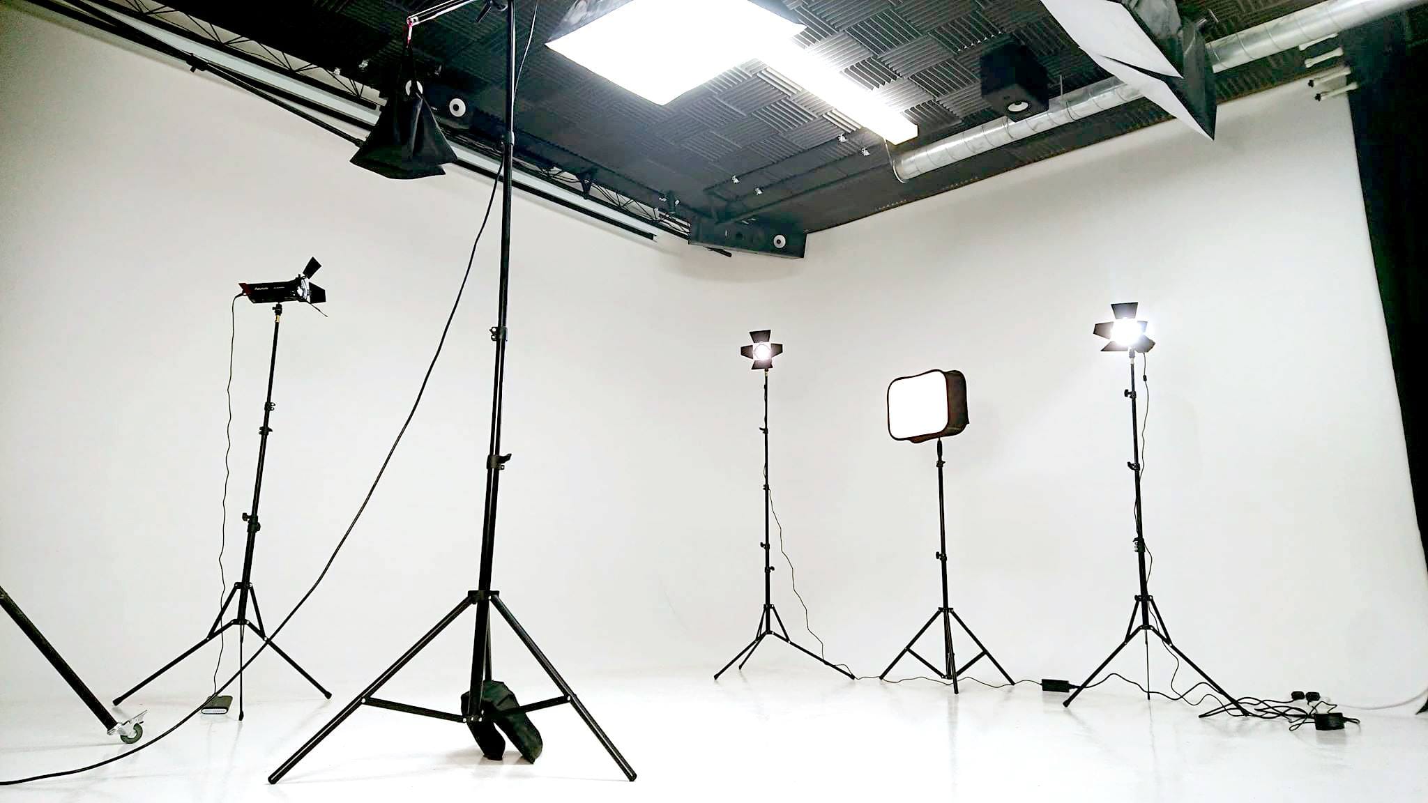 Studio One | White Infinity Cove 1