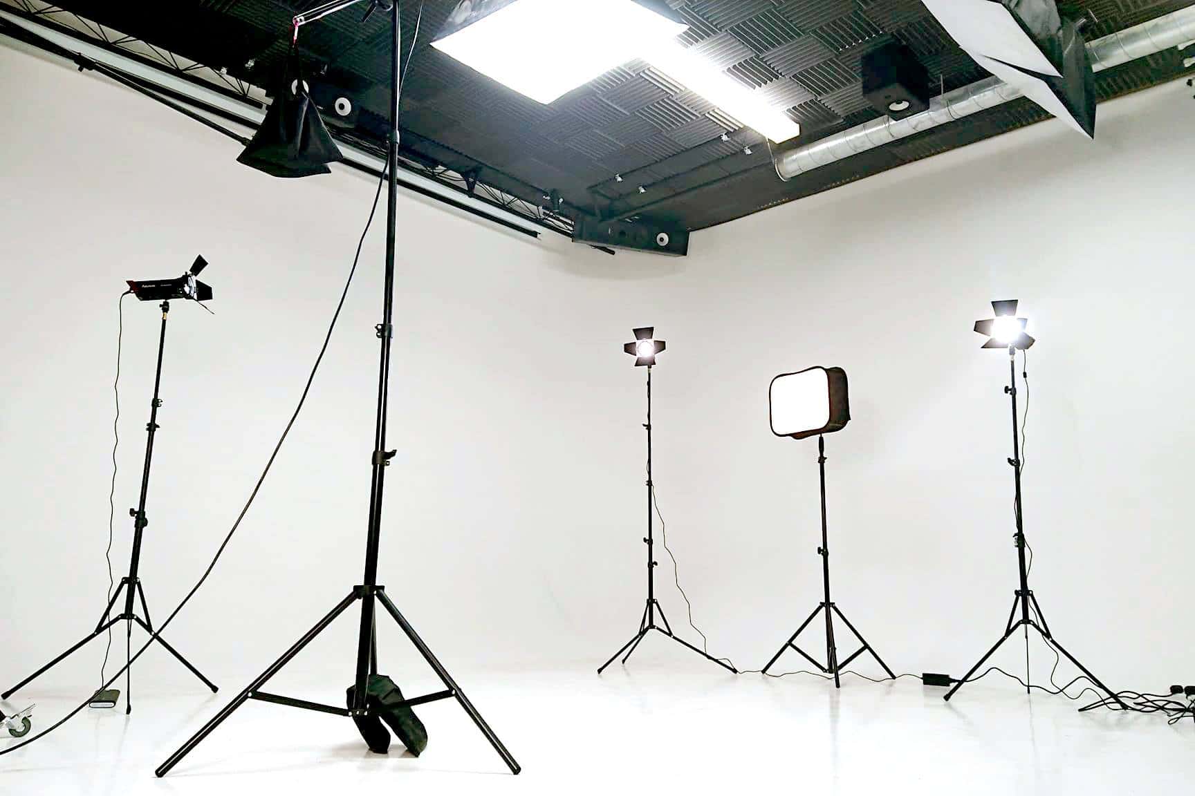 Studio One | White Infinity Cove 1