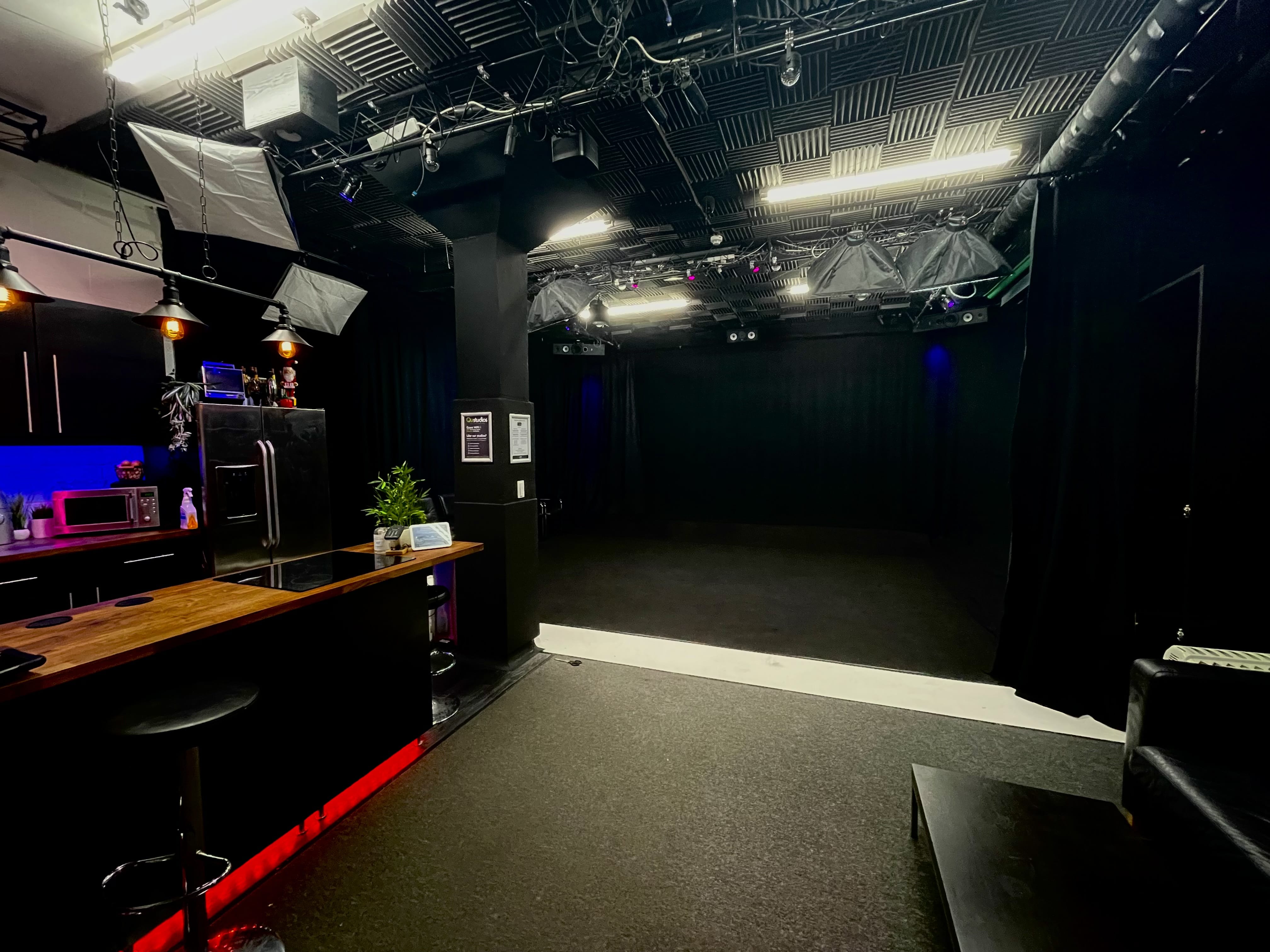 Studio One  |  360˚ Black-out Stage