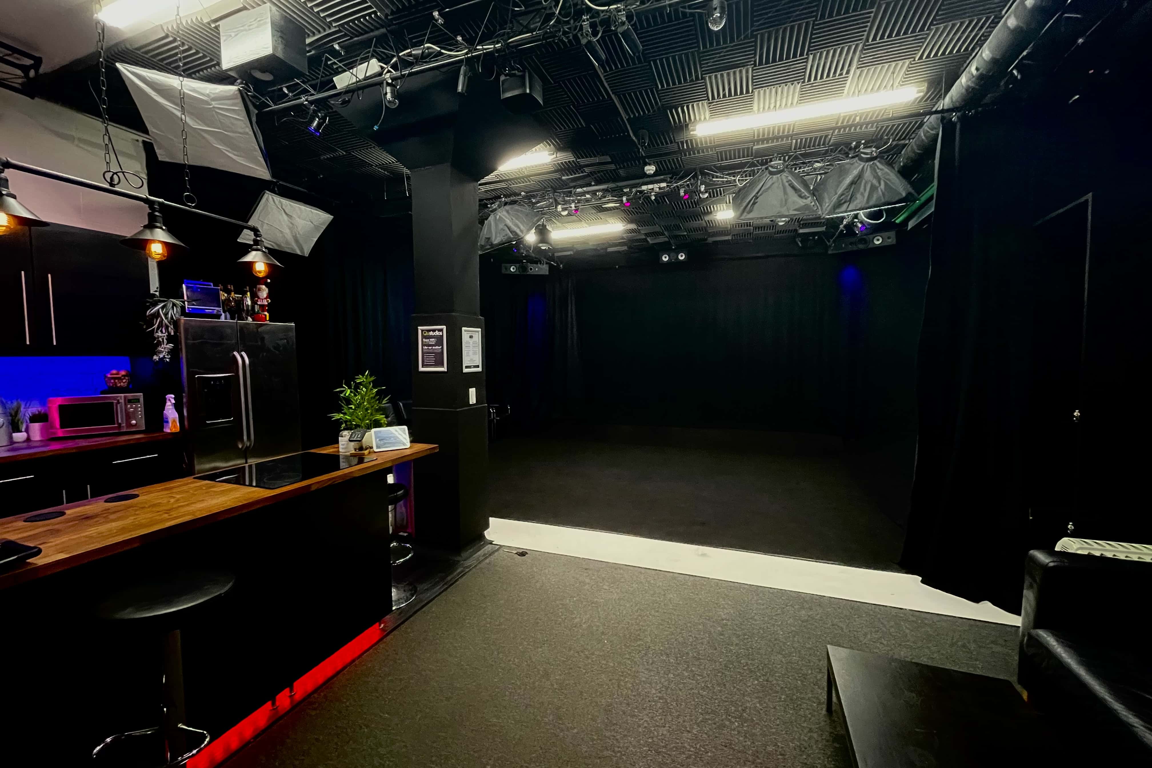 Studio One | 360˚ Black-out Stage 0