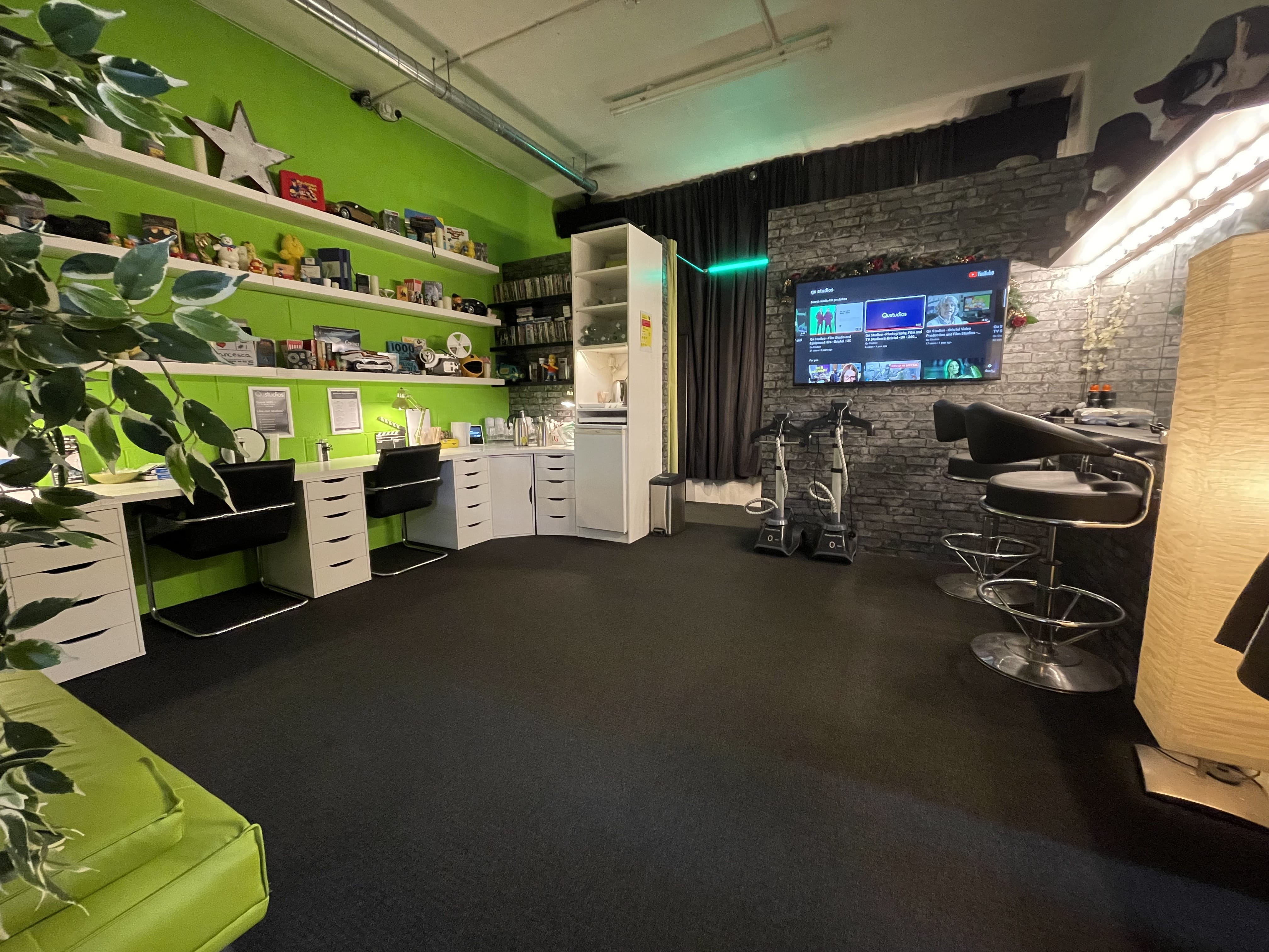 Studio One  |  Kitchen Set 18