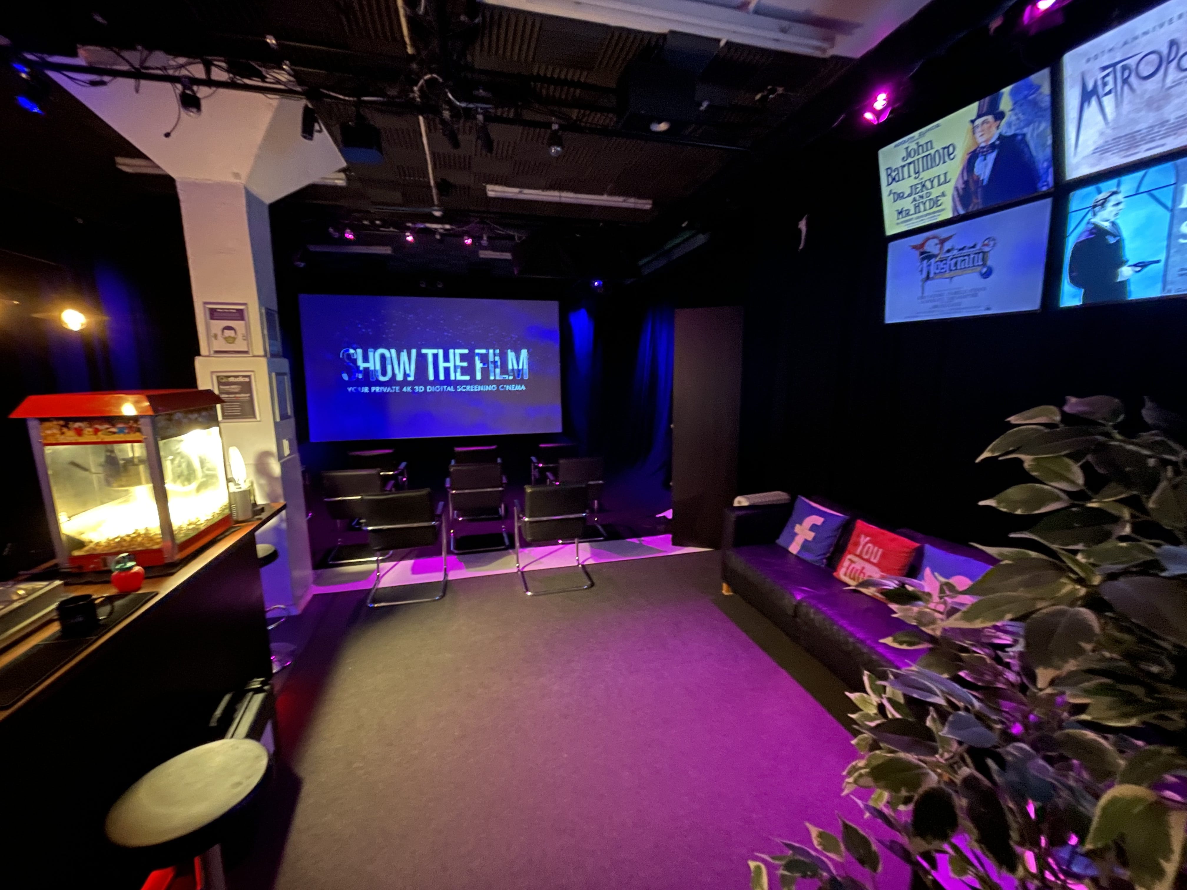 Bristol Big Screen: Screening Room | 200" 4K HDR10 3D Dolby Atmos 4