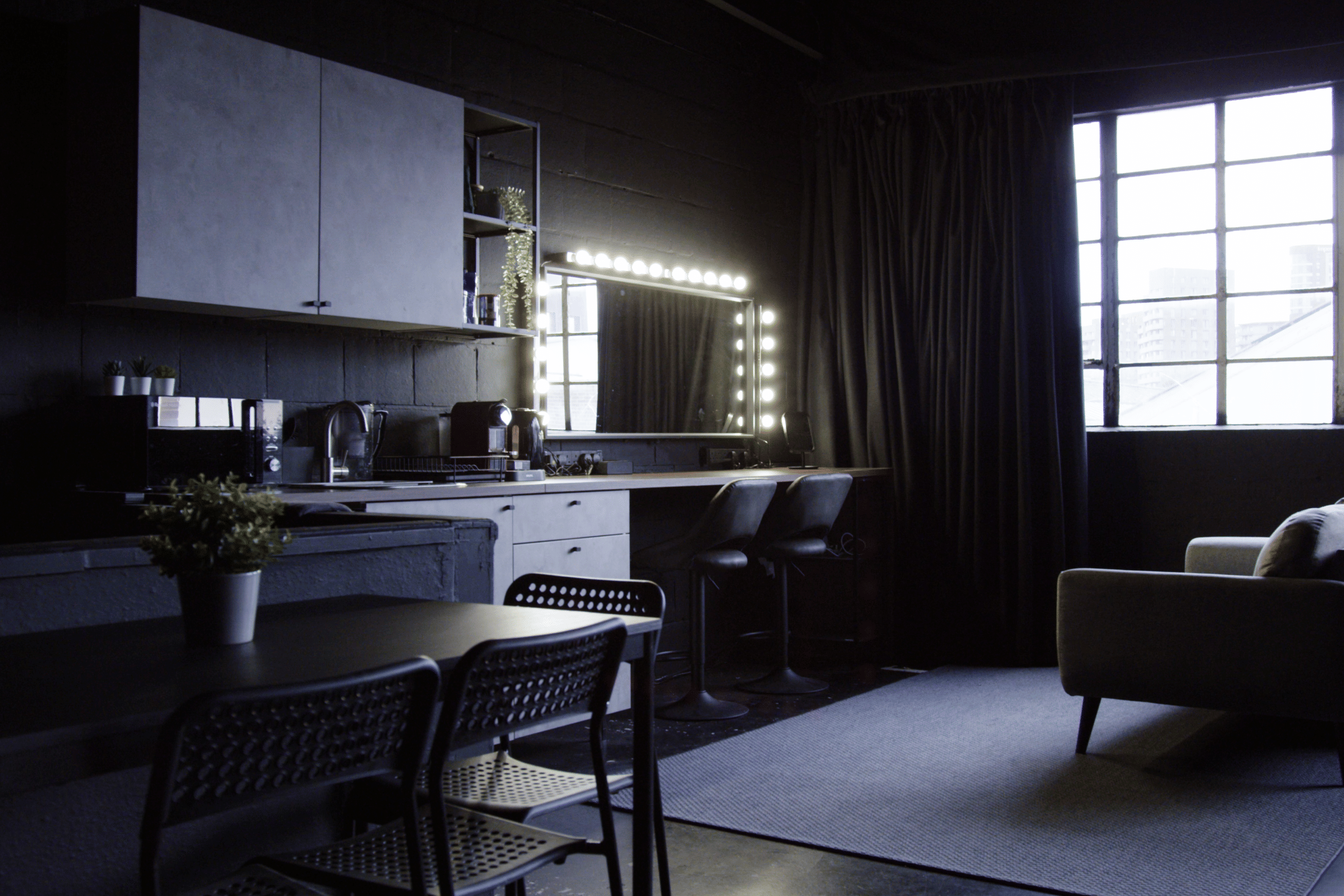 Klatch Studio - Studio 2: Black Box 5