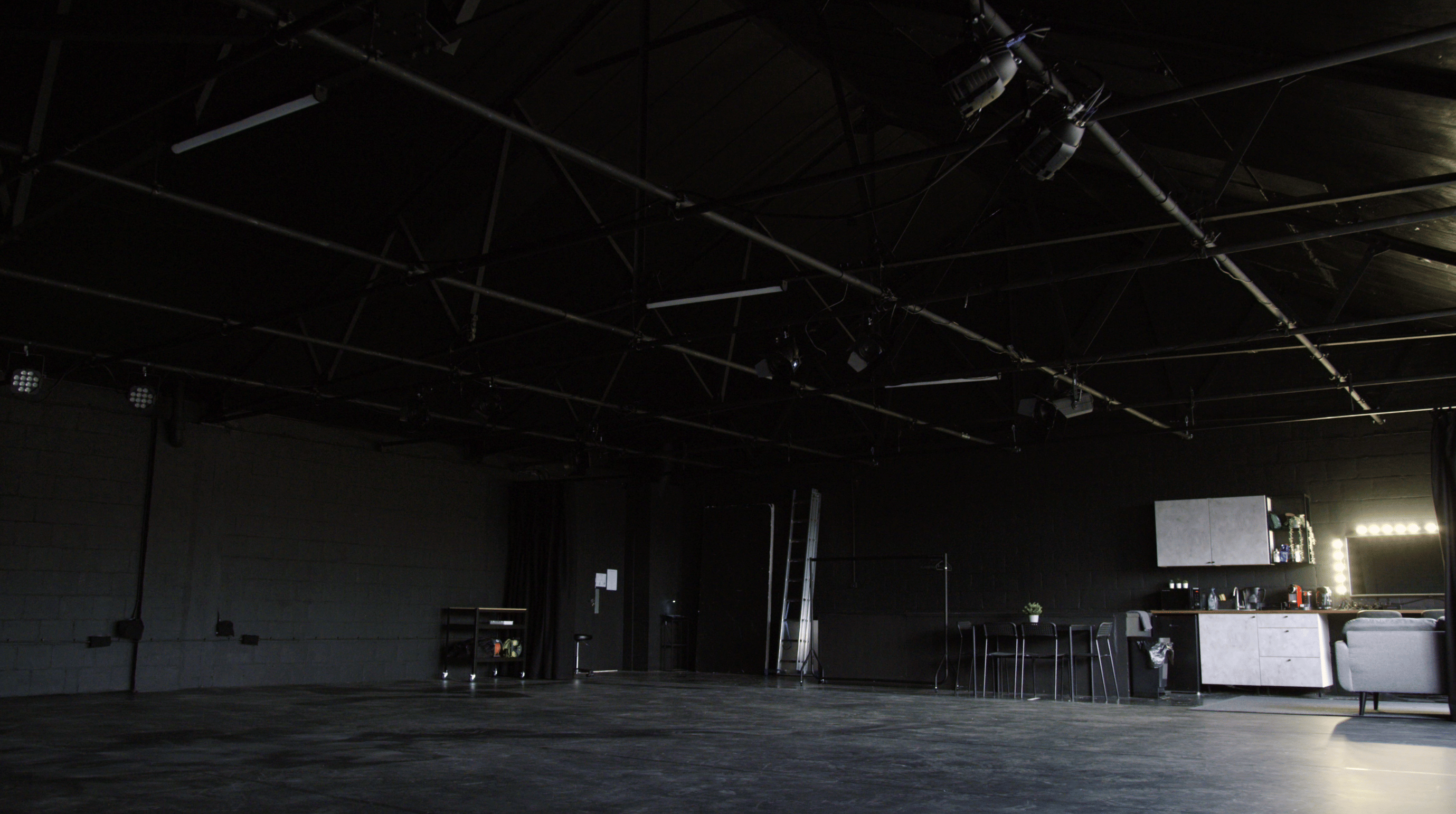 Klatch Studio - Studio 2: Black Box 3