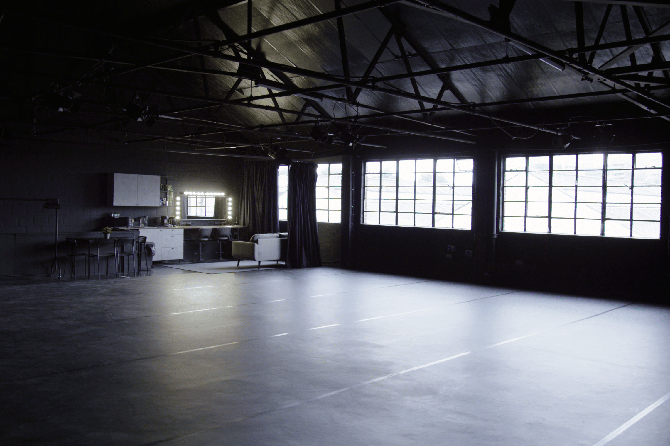 Klatch Studio - Studio 2: Black Box 0