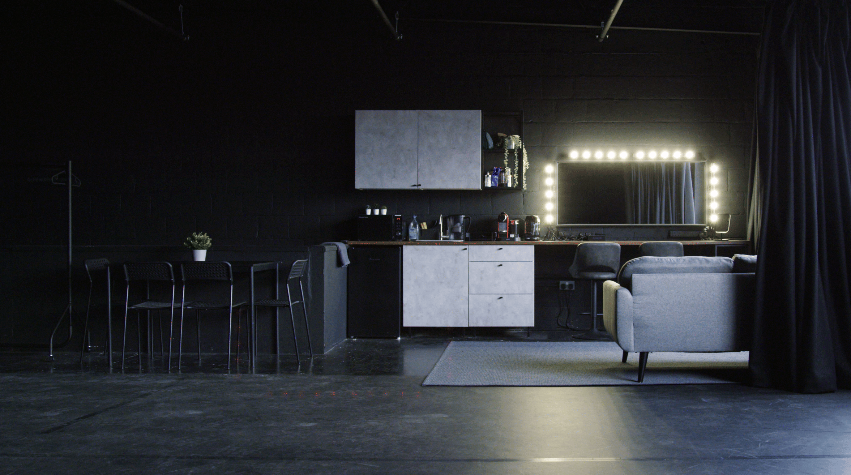 Klatch Studio - Studio 2: Black Box 6