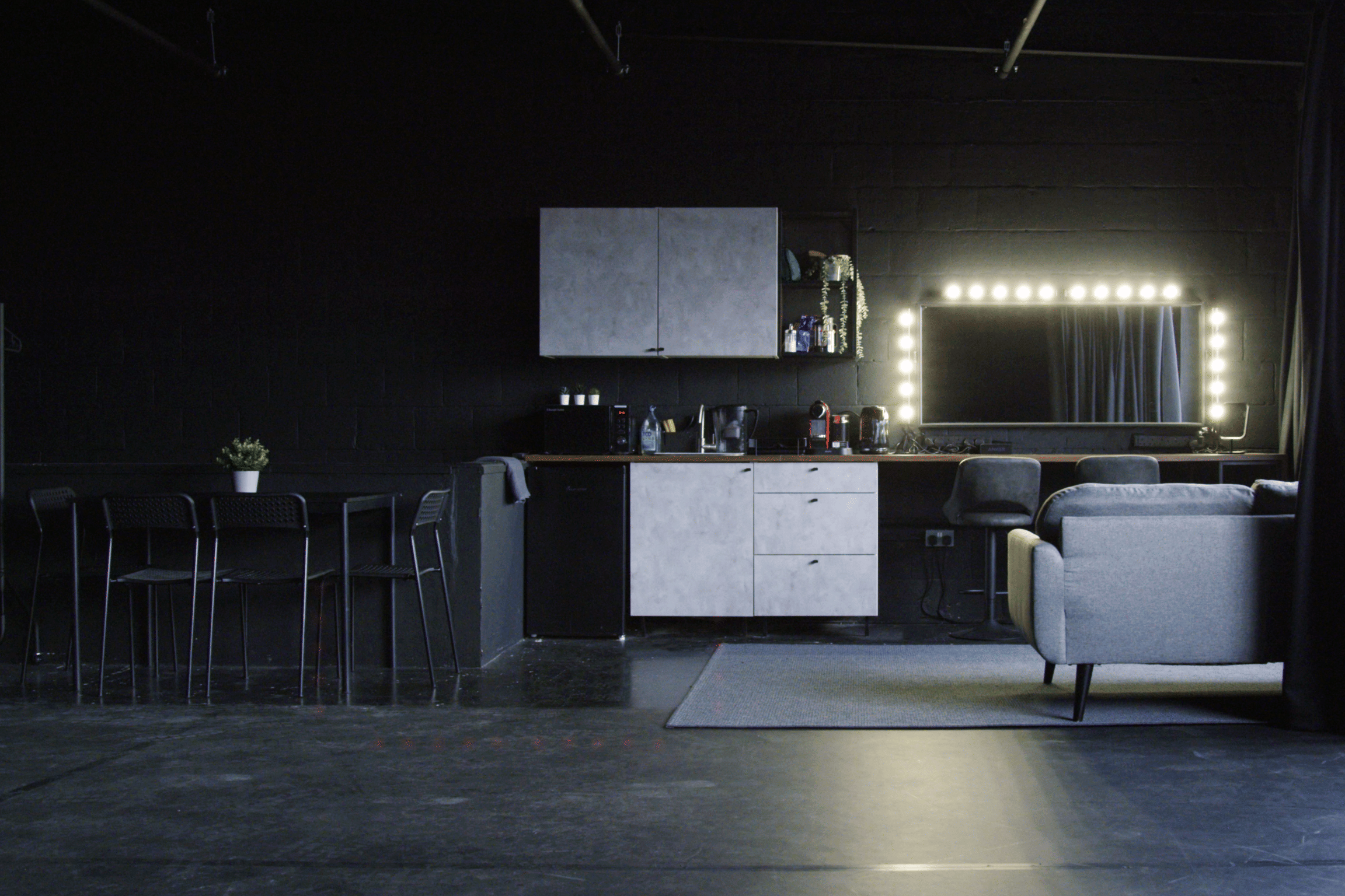 Klatch Studio - Studio 2: Black Box 6