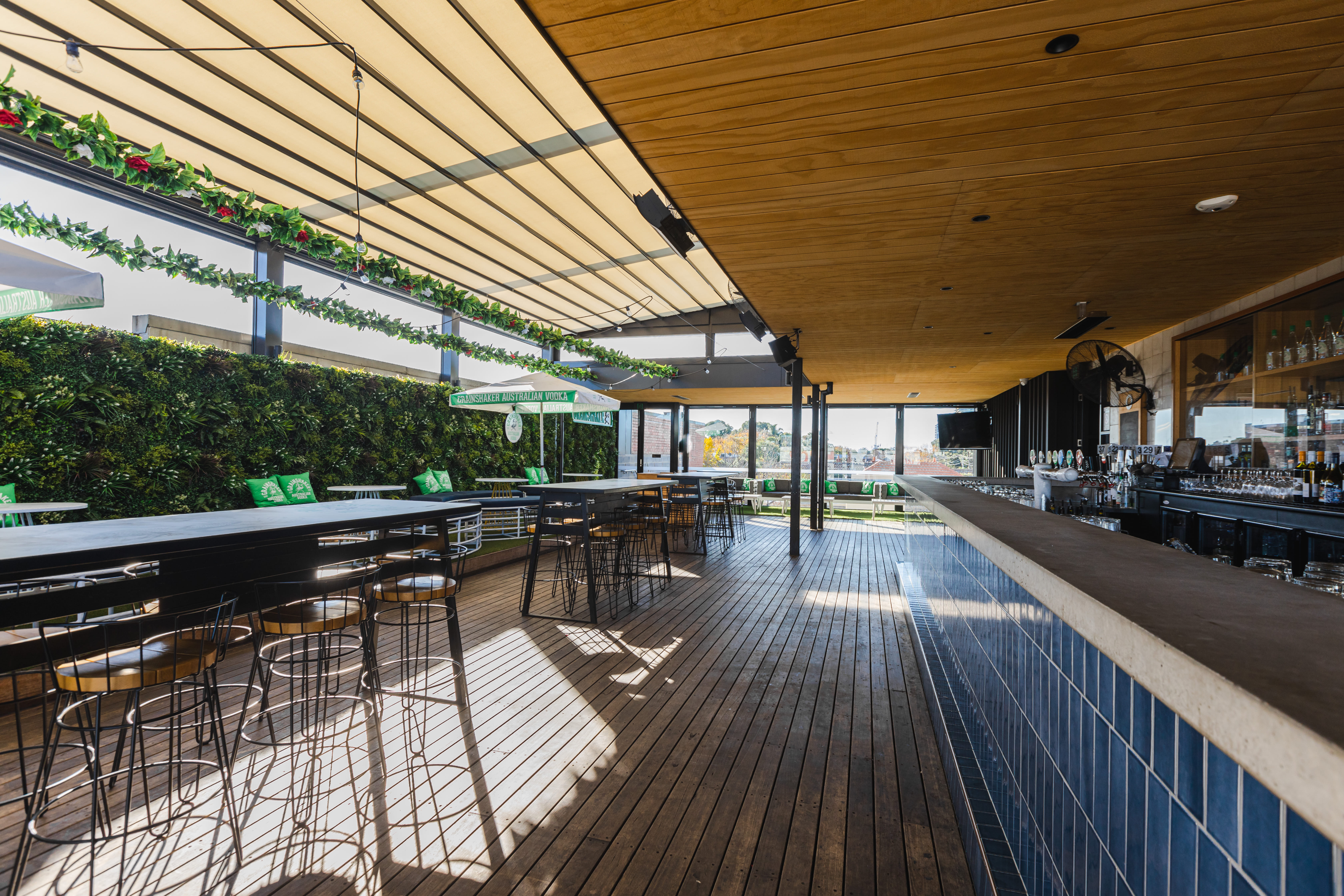 Rooftop Lounge and Bar 7