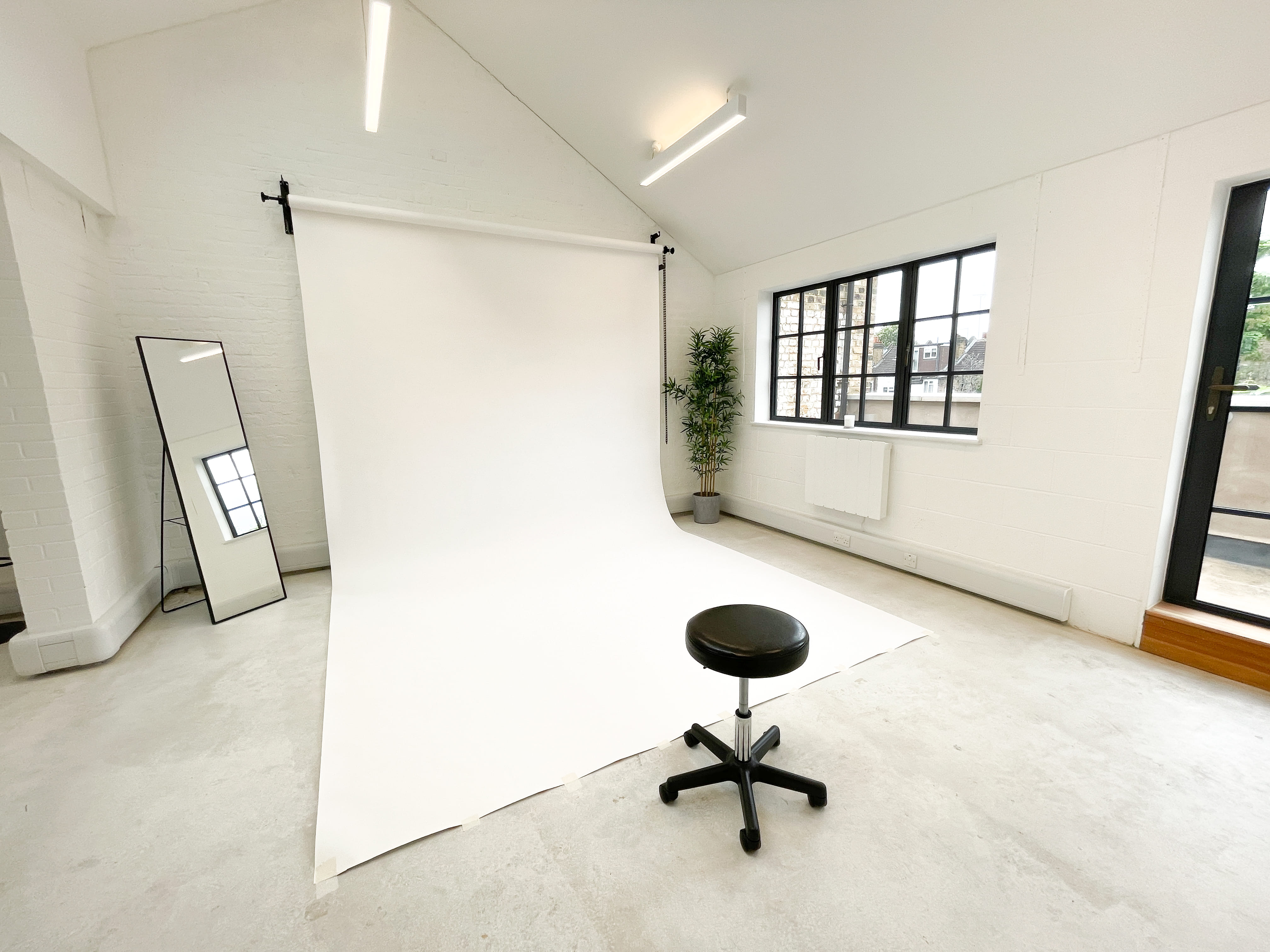 Everyangle Studio: Industrial Style Daylight Photo Studio in South West London 7