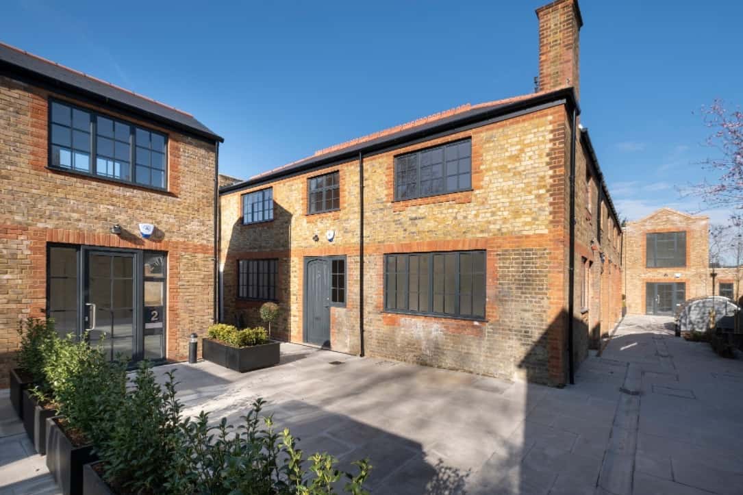 Everyangle Studio: Industrial Style Daylight Photo Studio in South West London 8