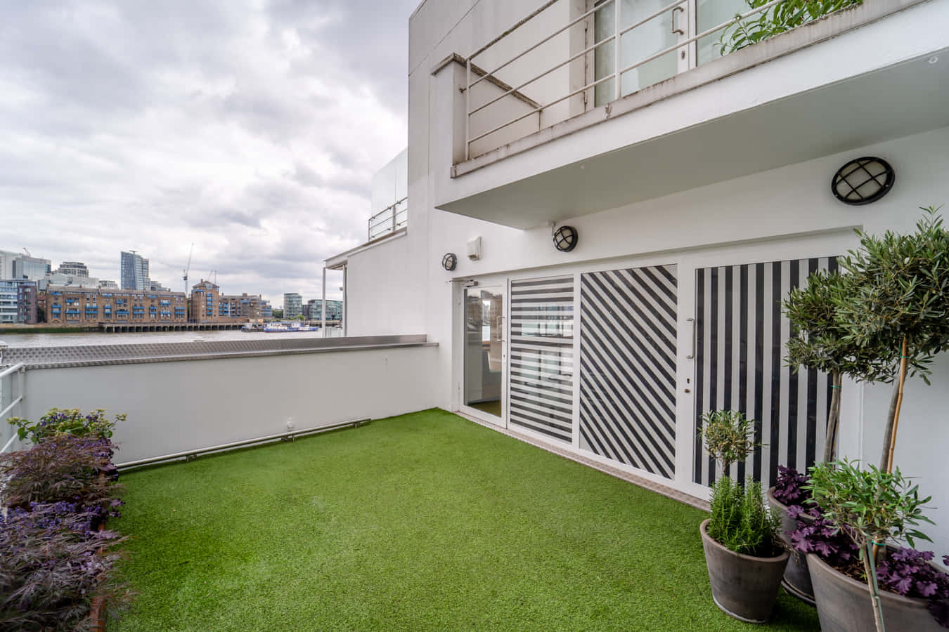 First floor space 19