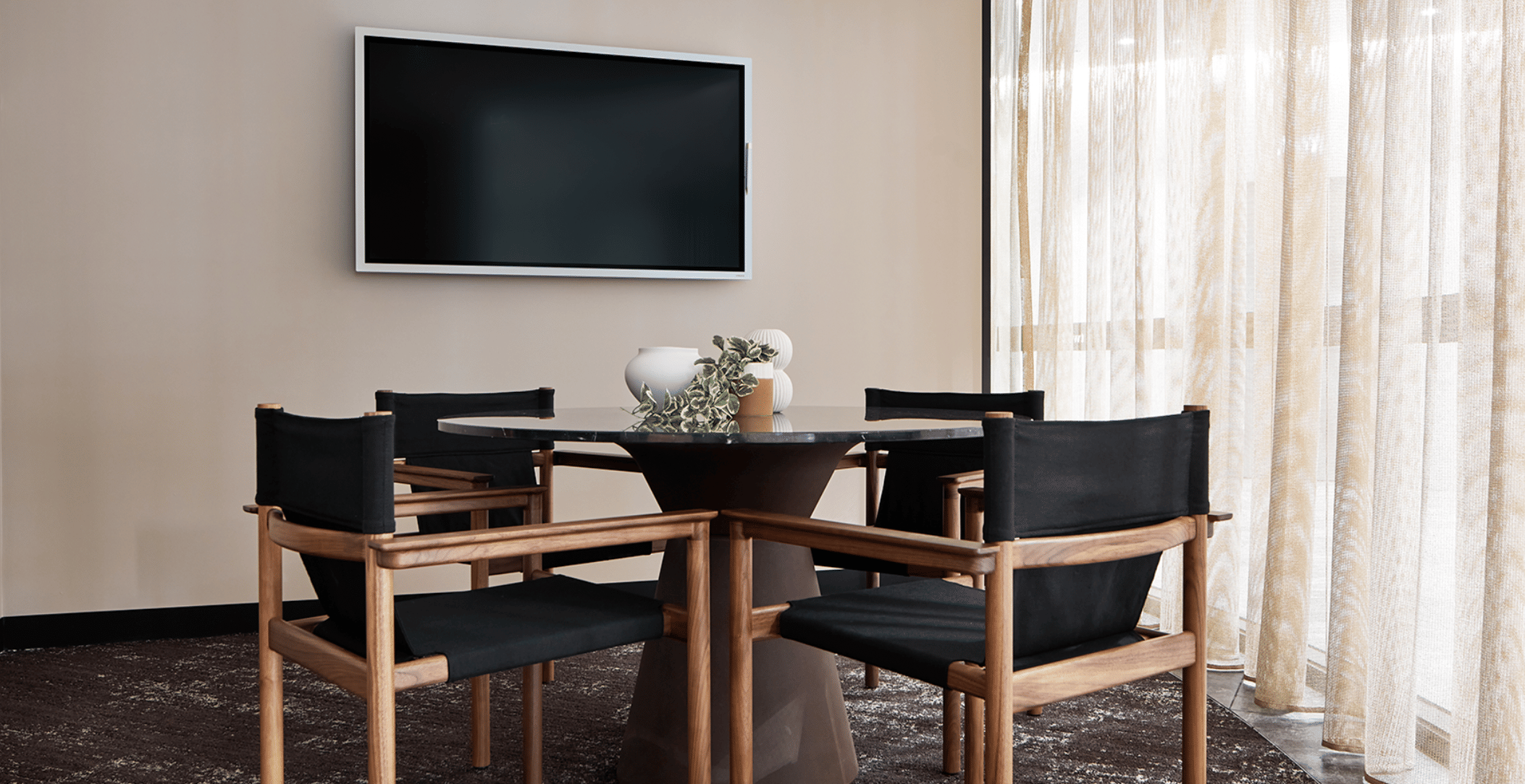 ELLEVE - Discussion Room