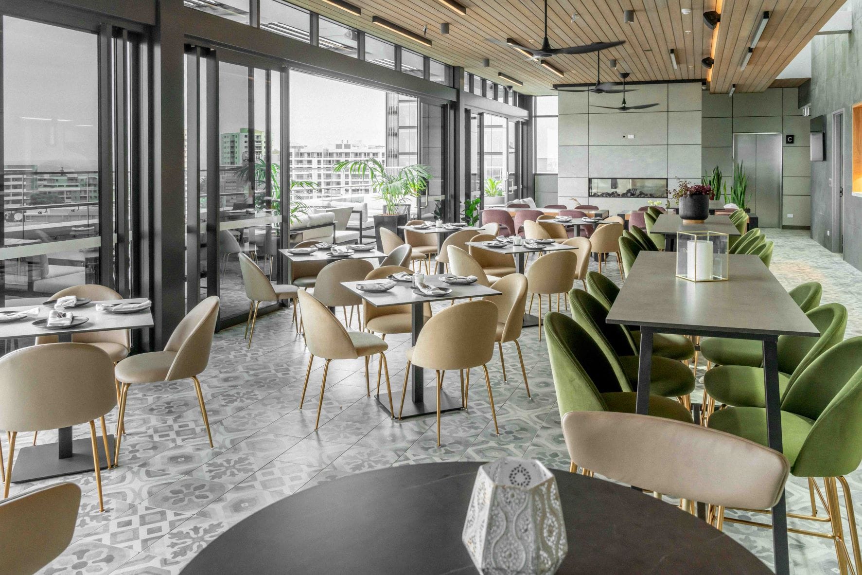 Above 8 Lounge & Bar