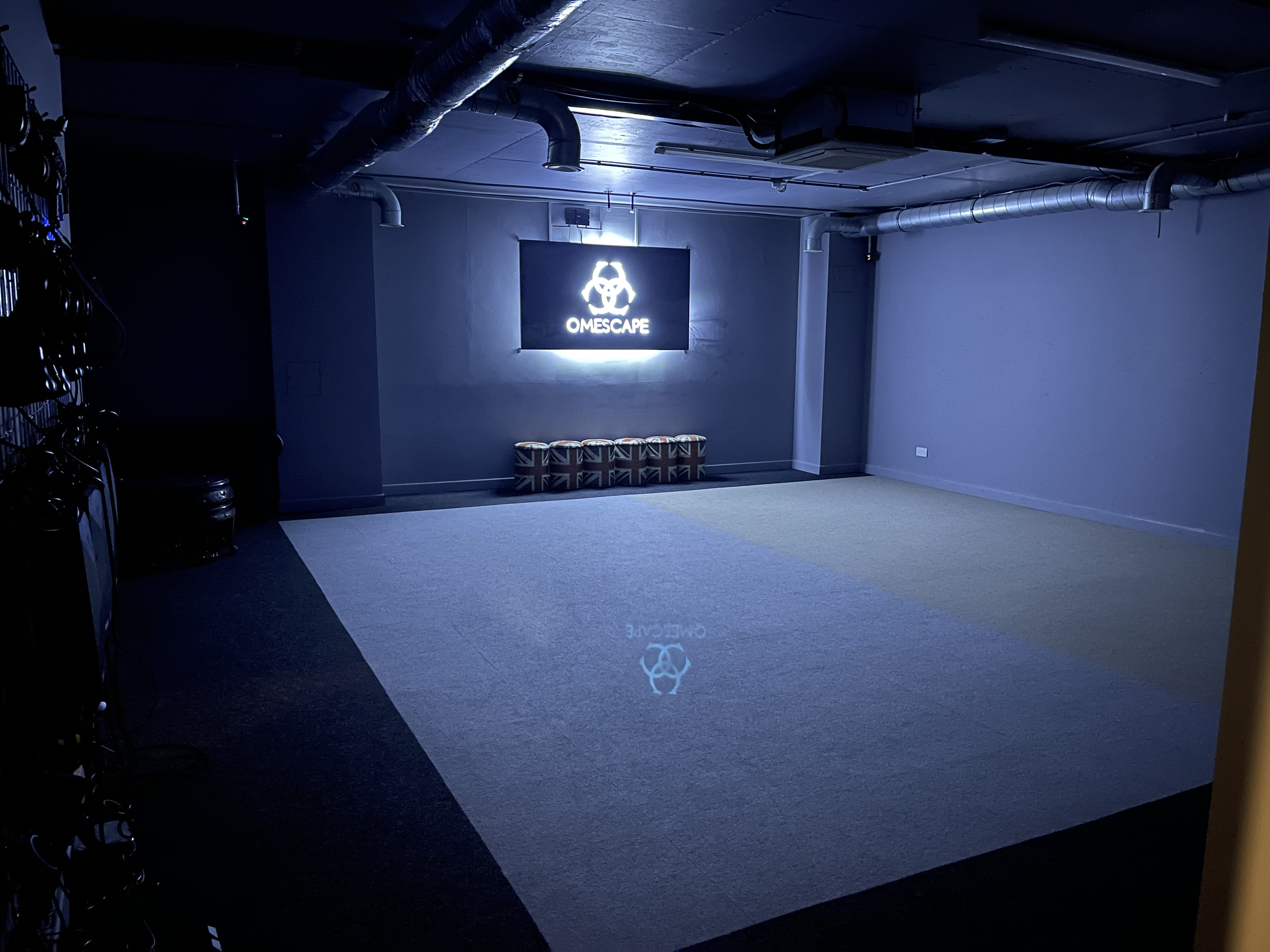 Escape room and free roam VR 1