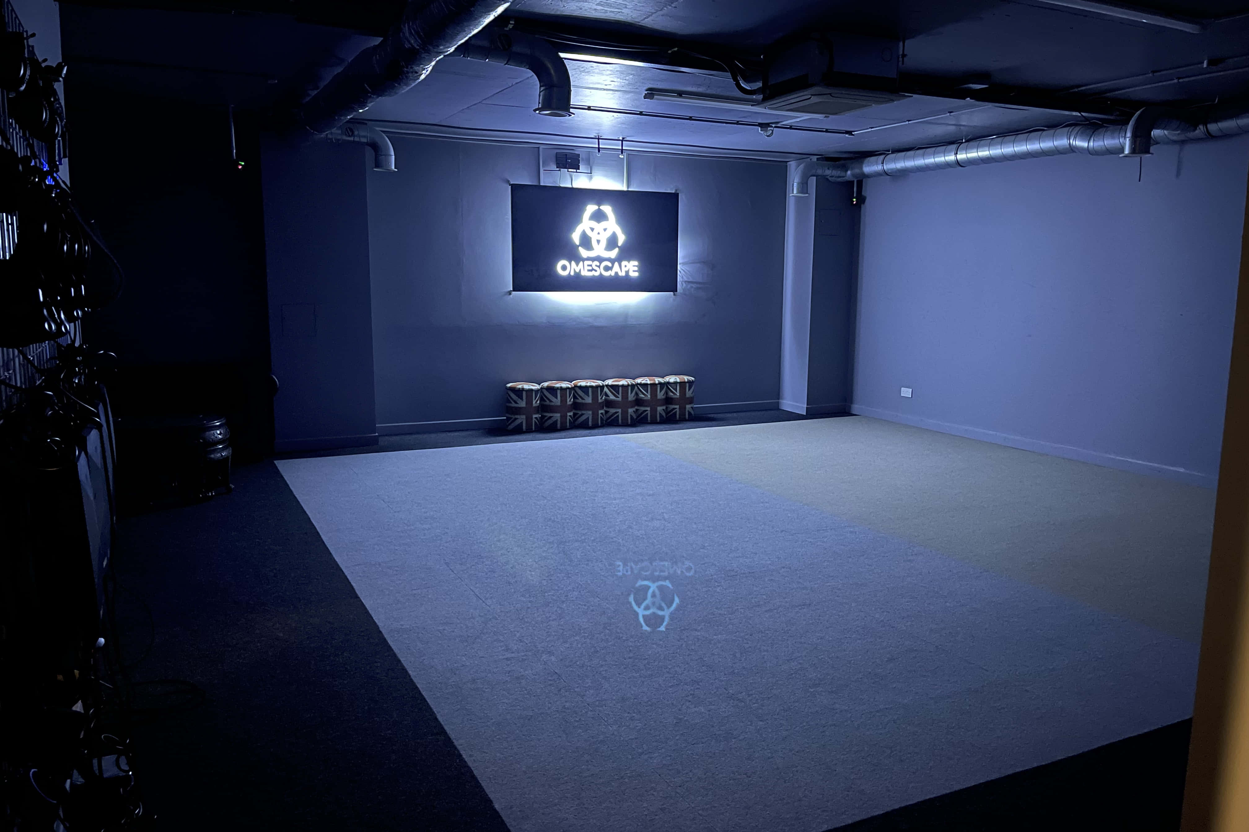 Escape room and free roam VR 1