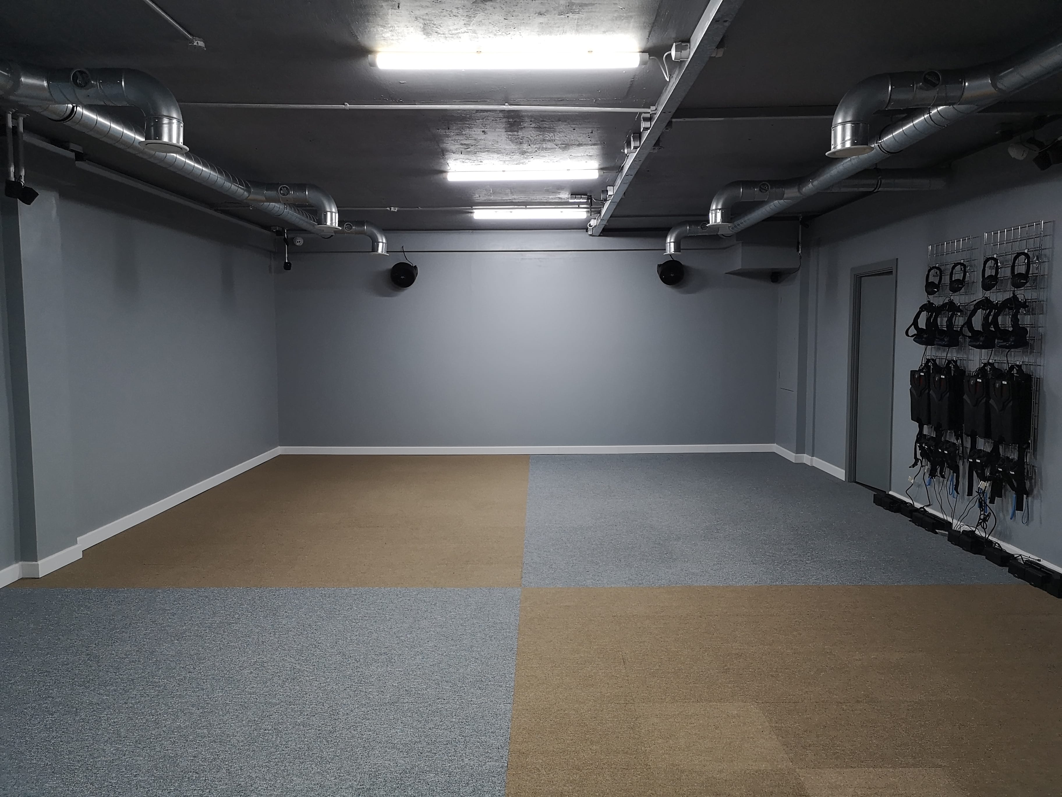 Escape room and free roam VR 2