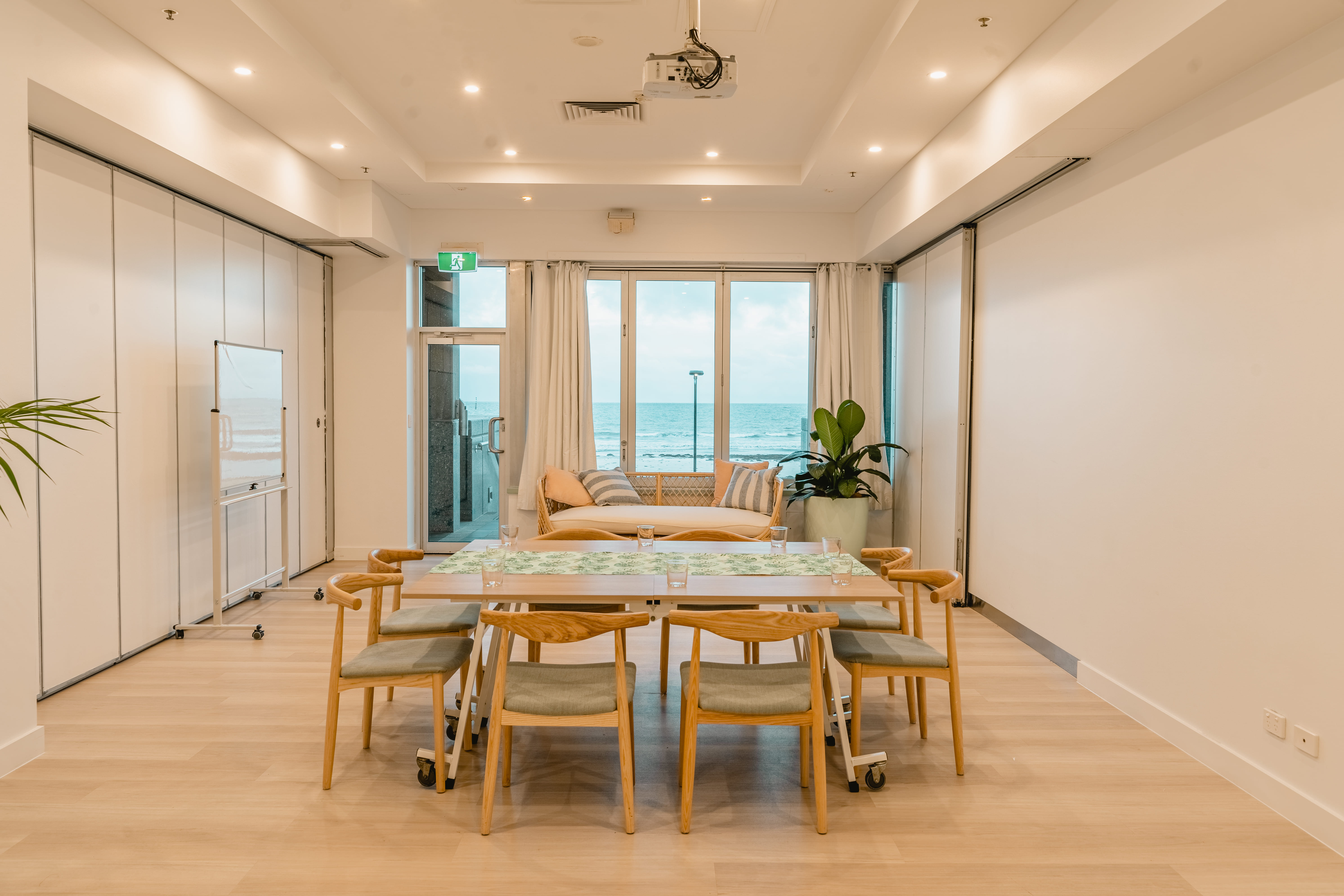 Corporate Room Coast 1