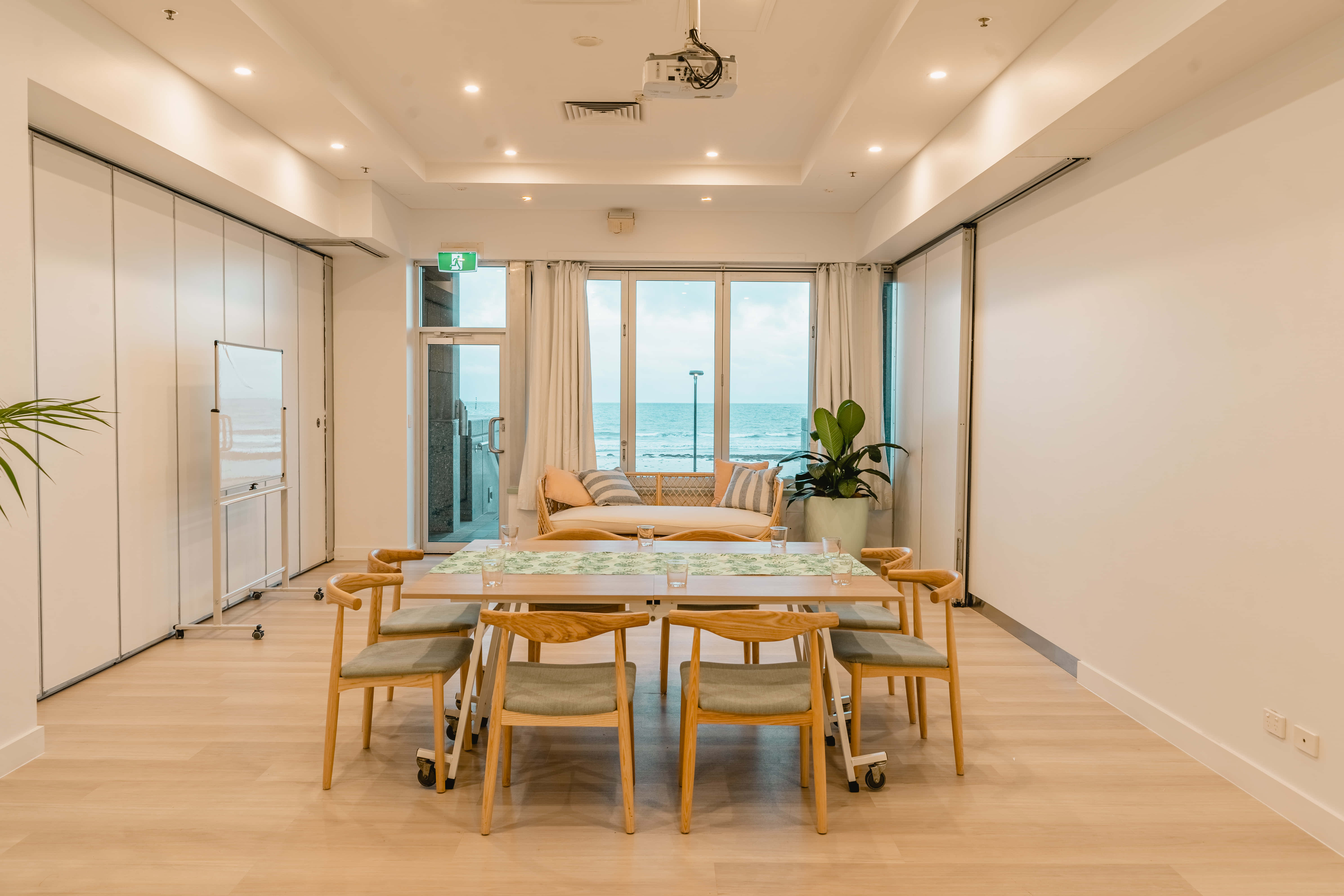 Corporate Room Coast 1 0