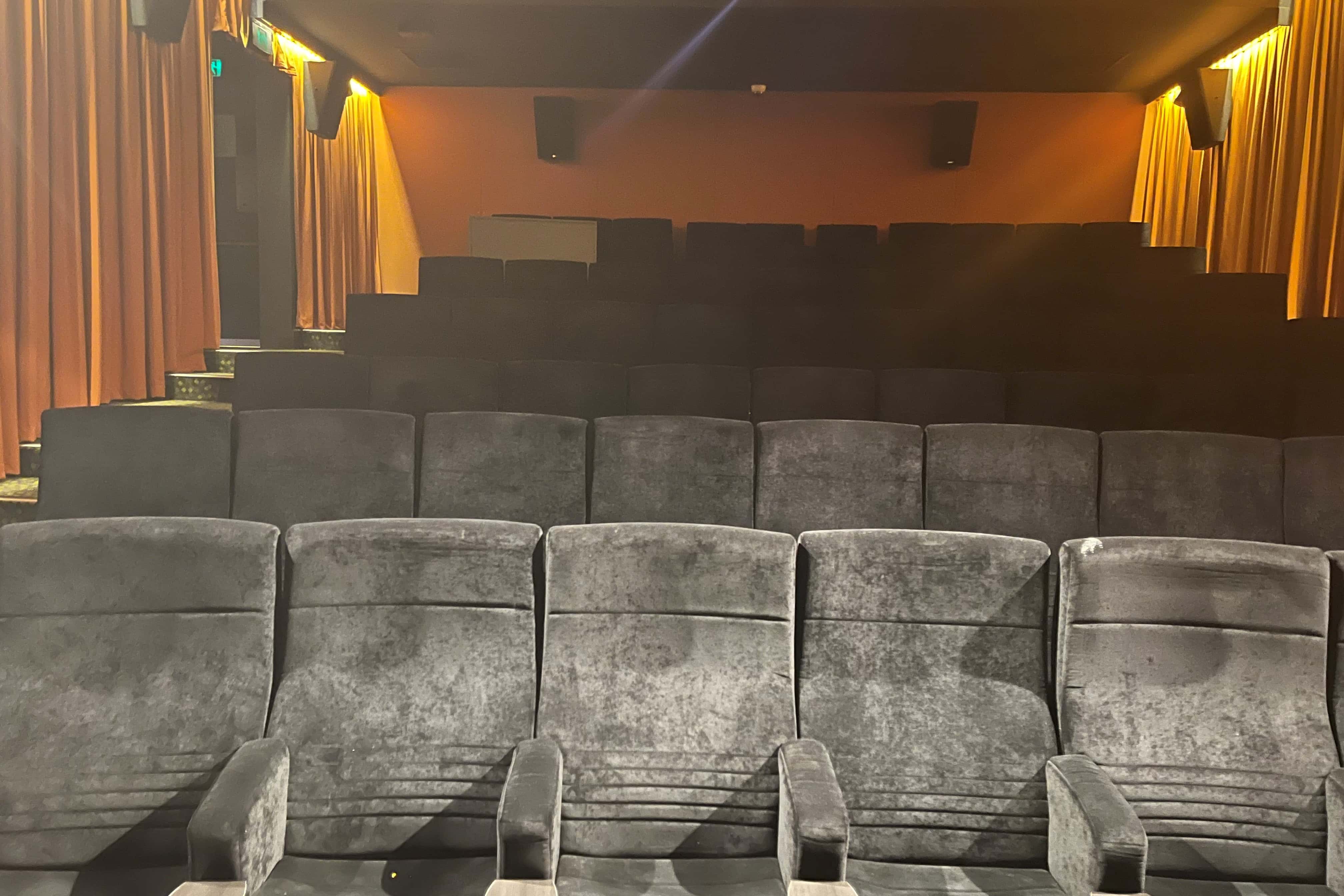 68 Seat Cinema / Cinema 5 1