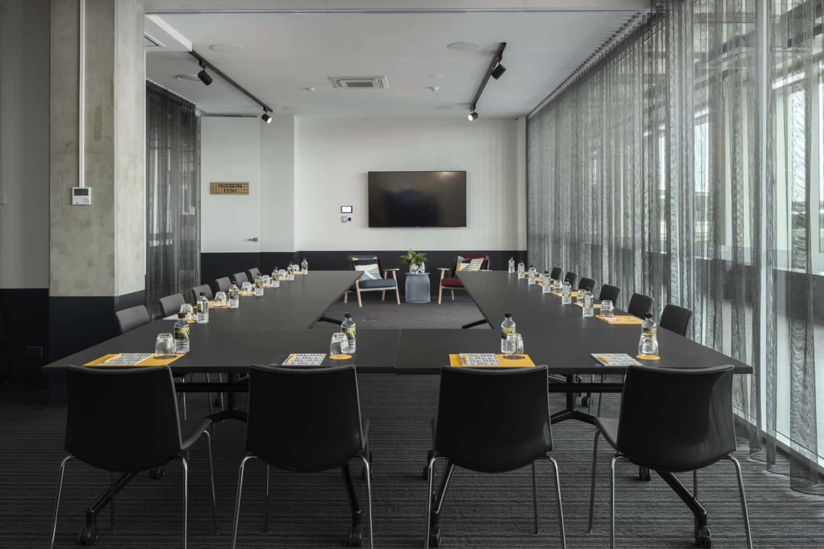 Hudson Fysh & Thomas Baker 0