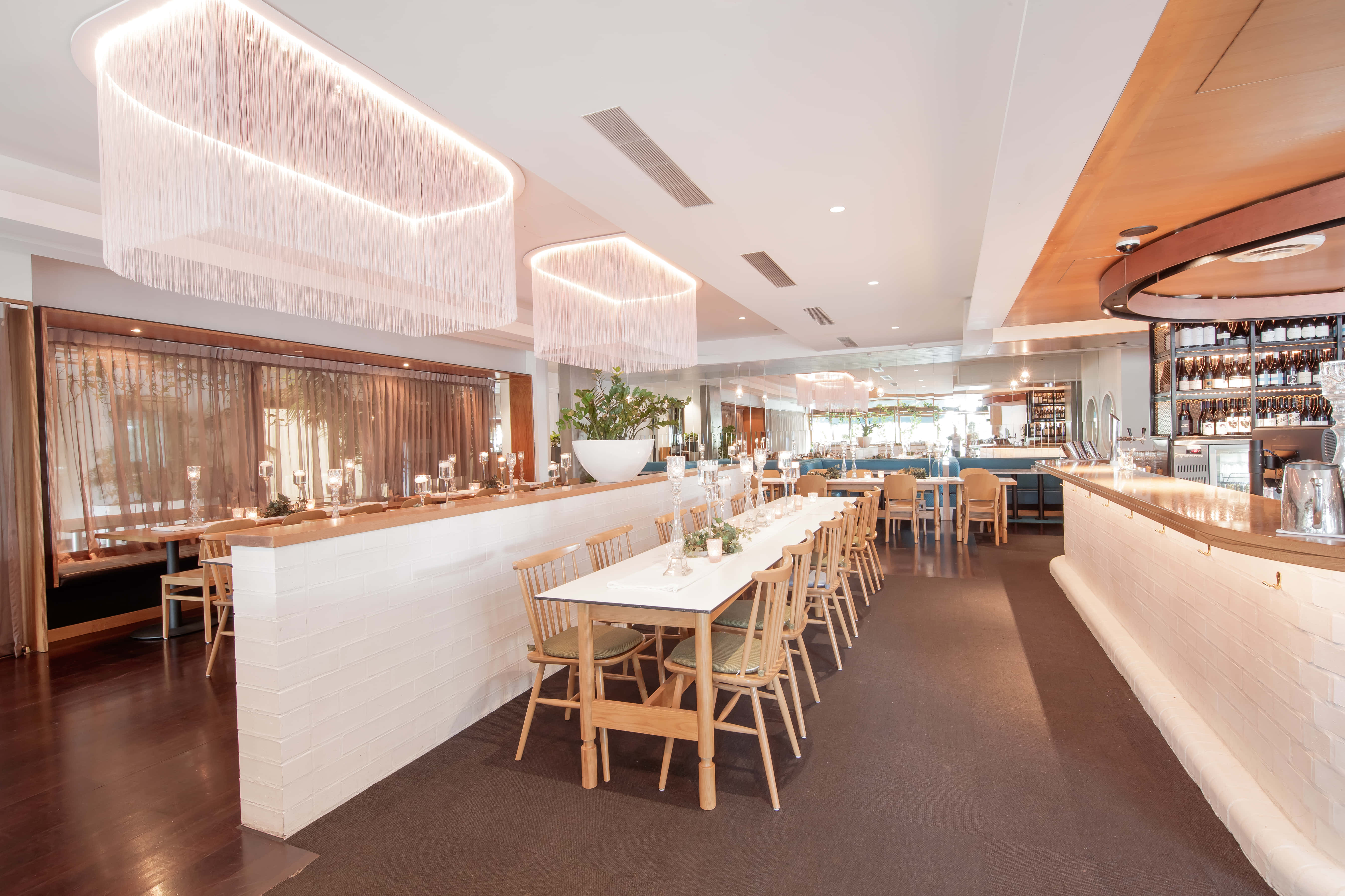 Restaurant & Main Bar 0