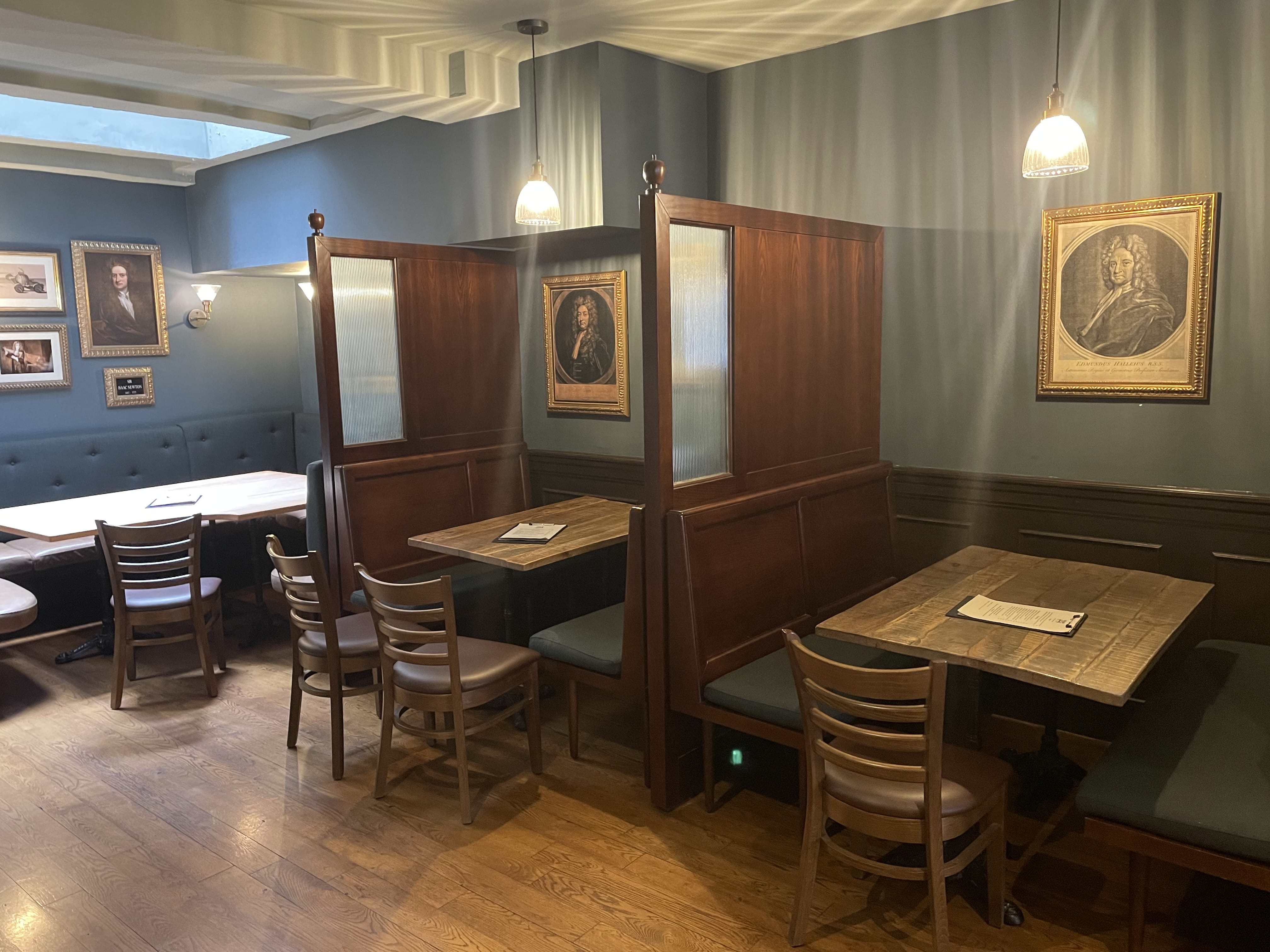 The Devereux public House Private Hire 9