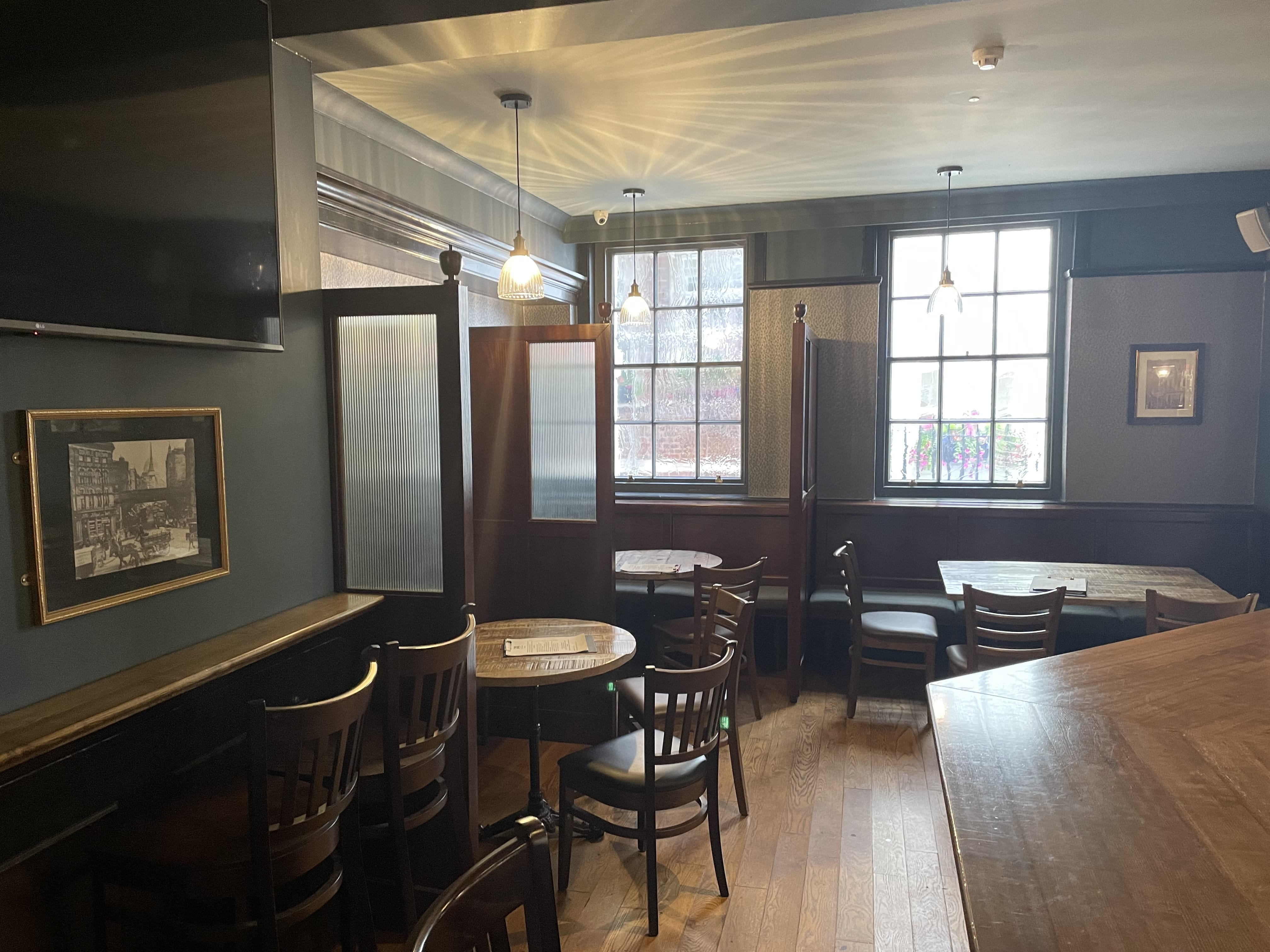 The Devereux public House Private Hire 8