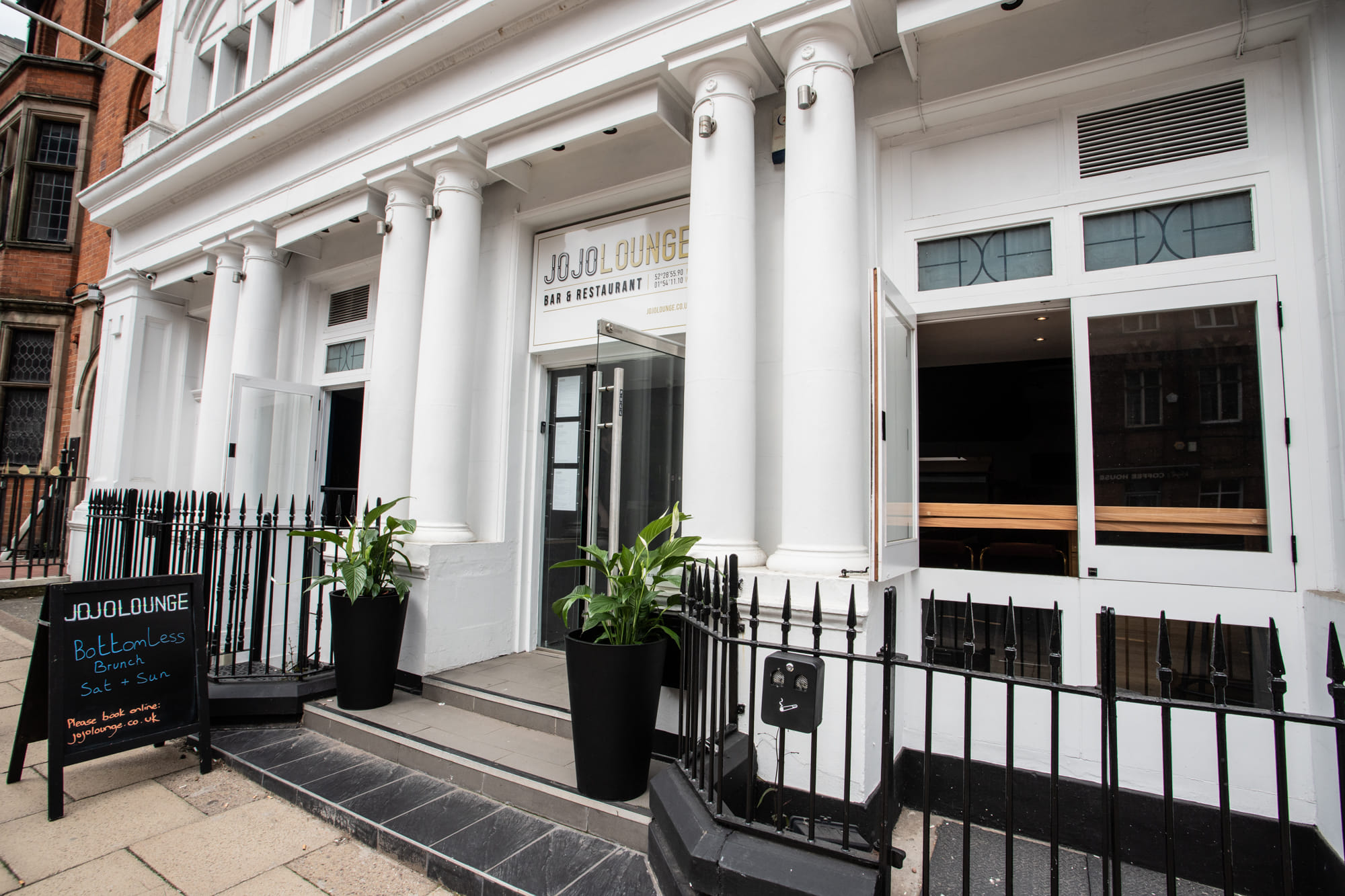 Jojo Lounge Bar & Restaurant 1