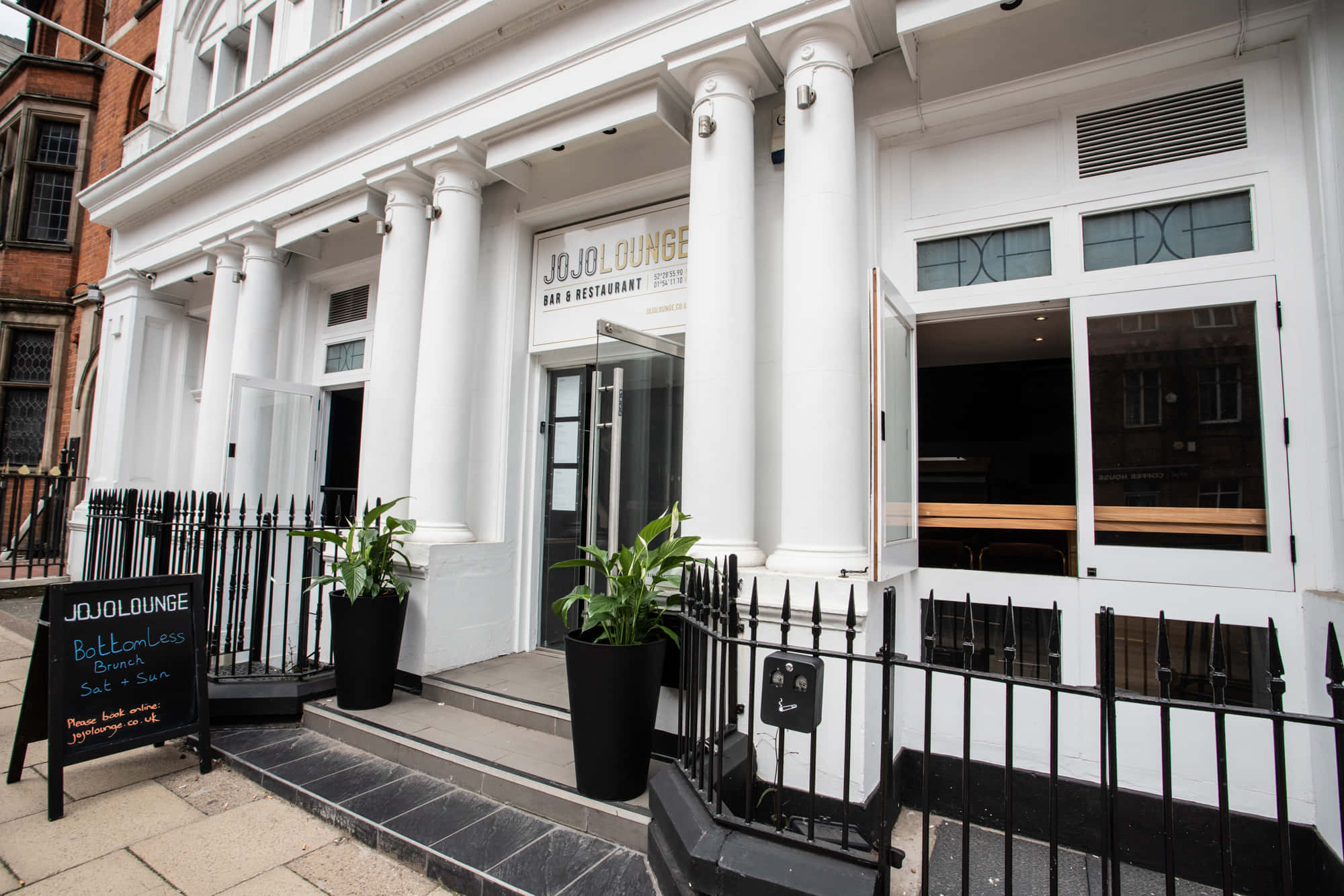 Jojo Lounge Bar & Restaurant 1