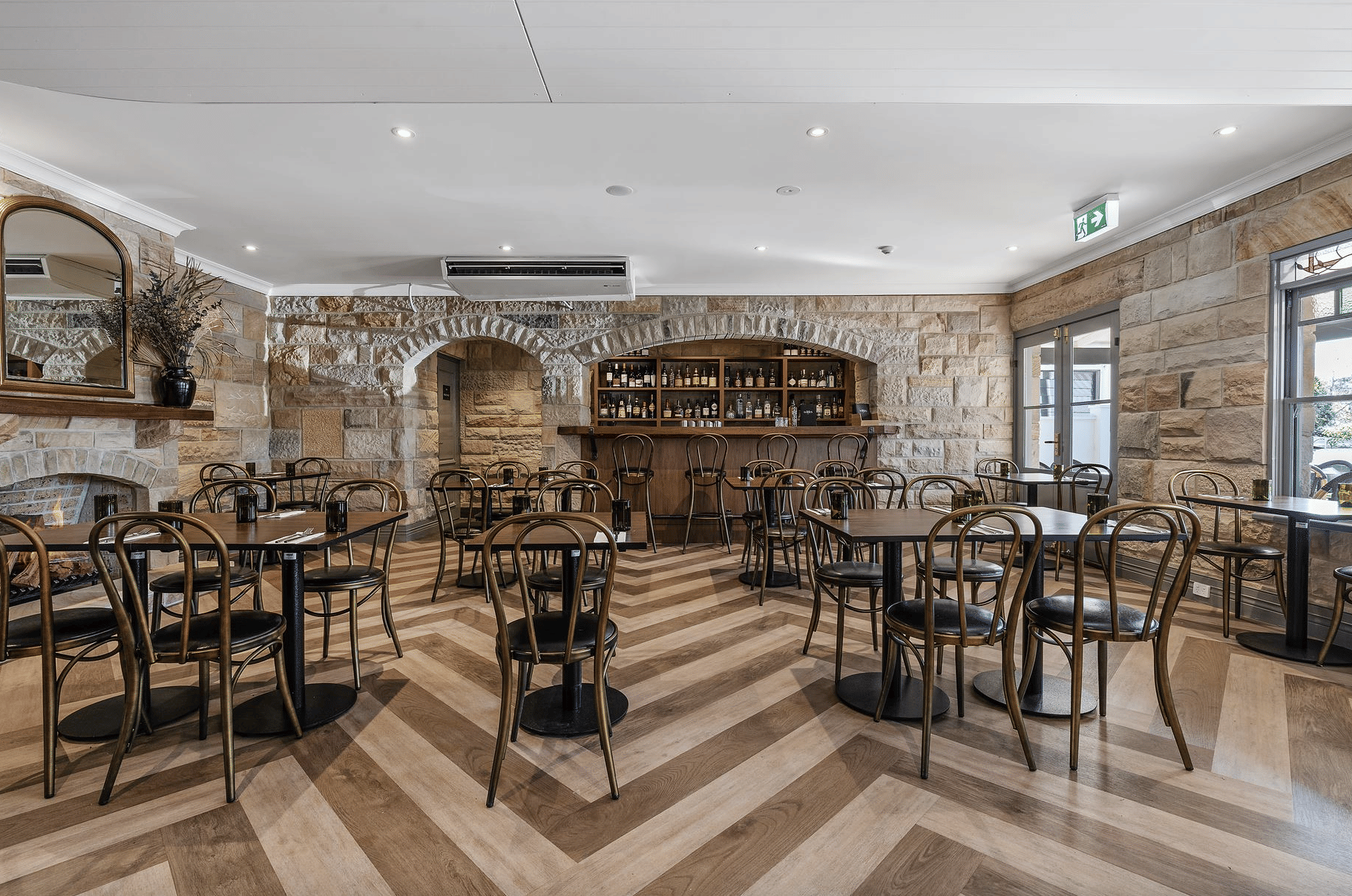 Wildes Dining, Indoor Area