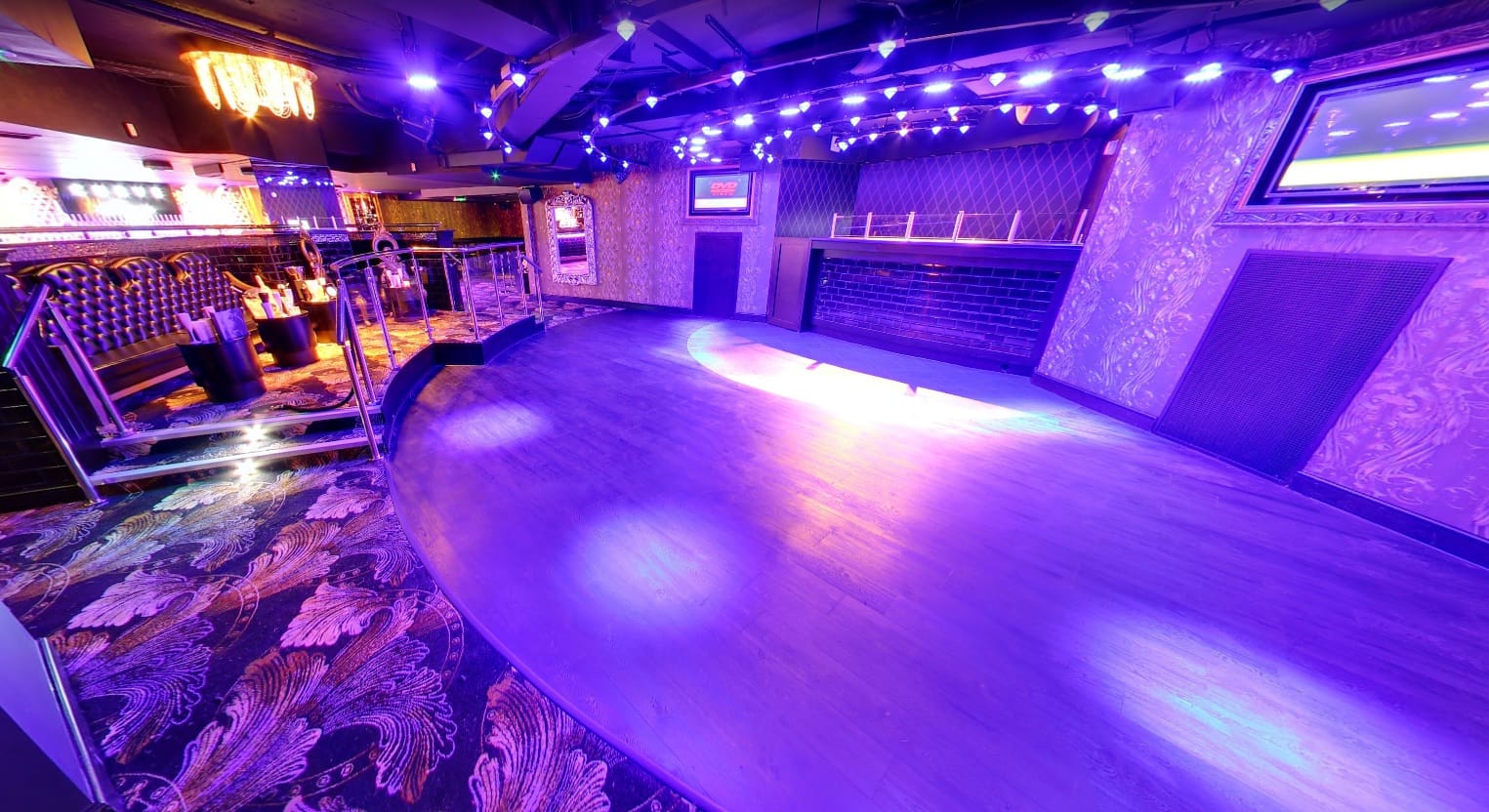 Event Room Curve: Capacity 400 4