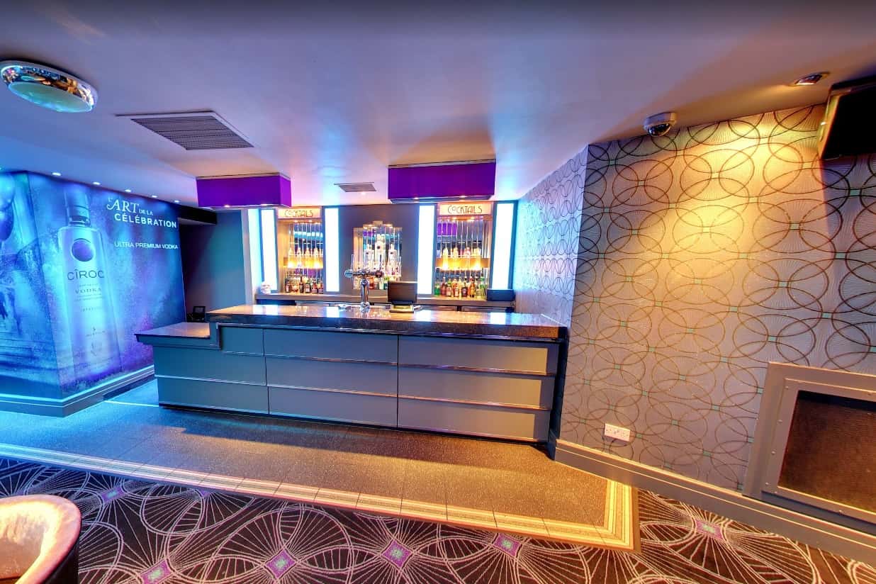 Lounge & Bar: Capacity 60 6