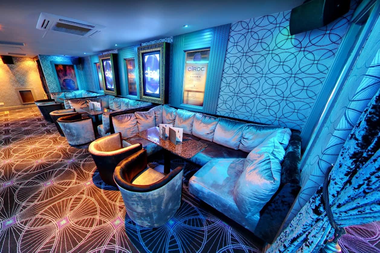 Lounge & Bar: Capacity 60 8