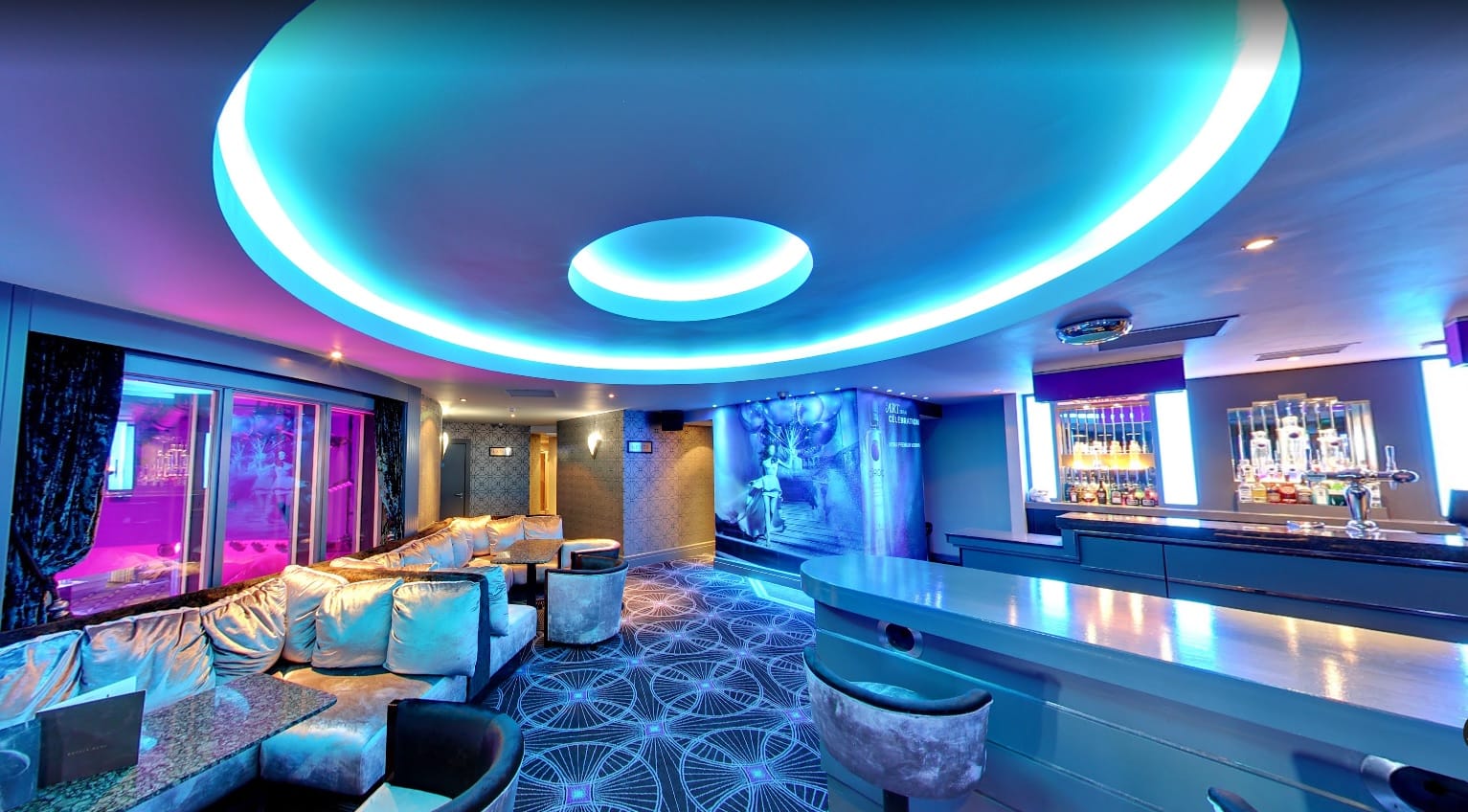 Lounge & Bar: Capacity 60 4