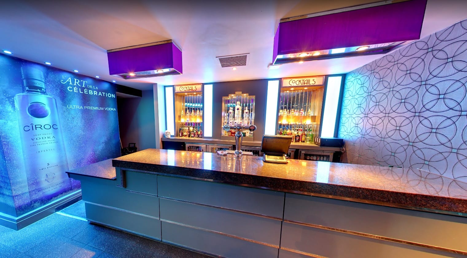 Lounge & Bar: Capacity 60 5