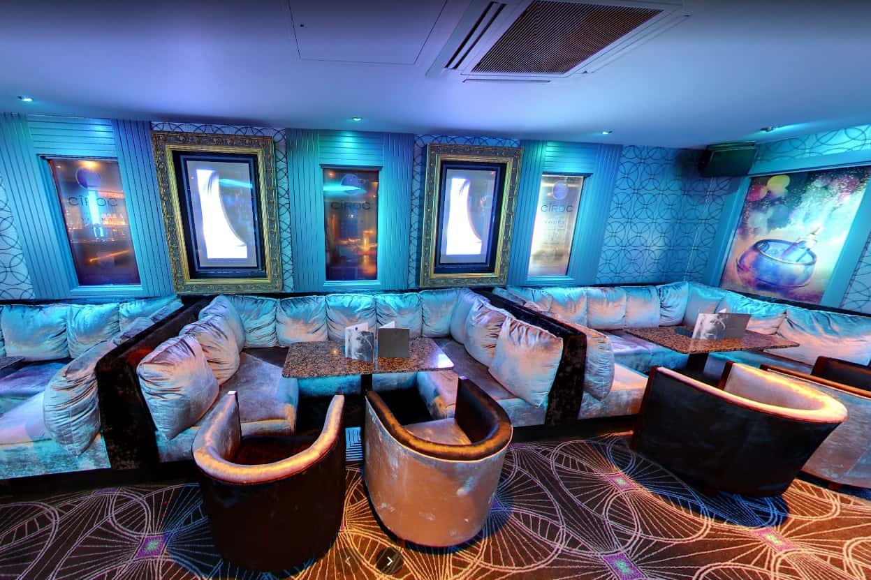 Lounge & Bar: Capacity 60 7