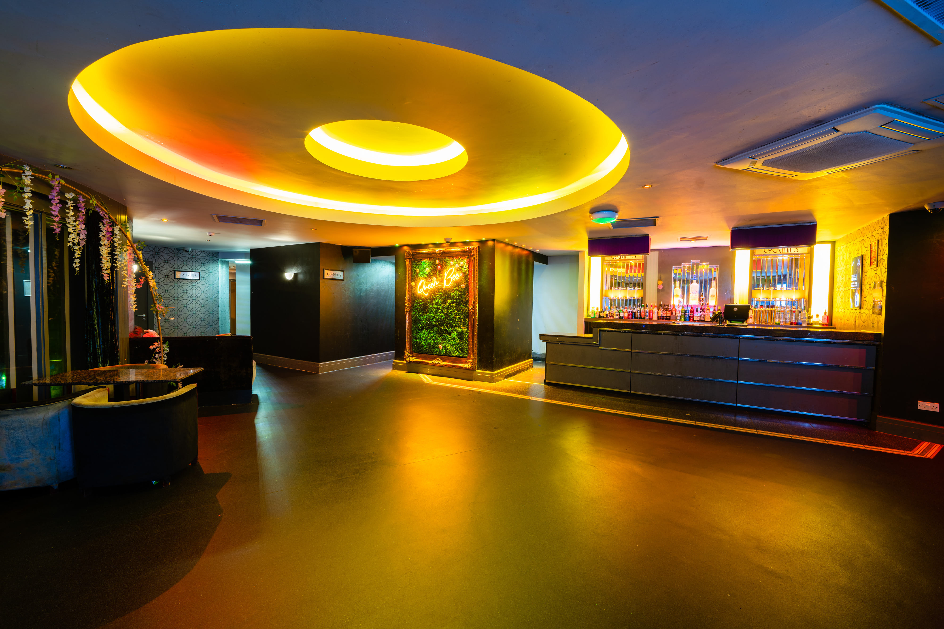 Lounge & Bar: Capacity 60 2