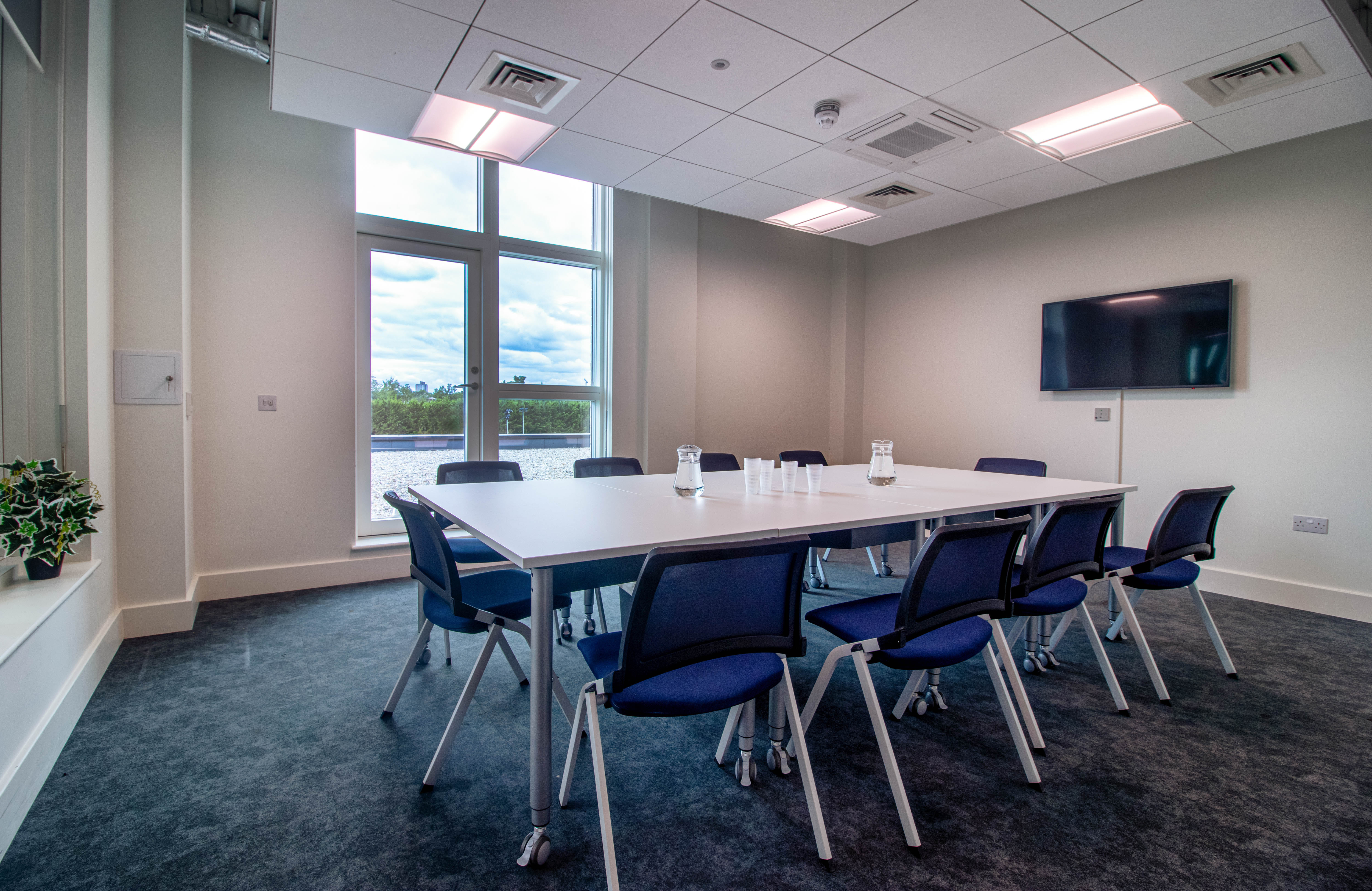 Modern, professional Meeting room 1
