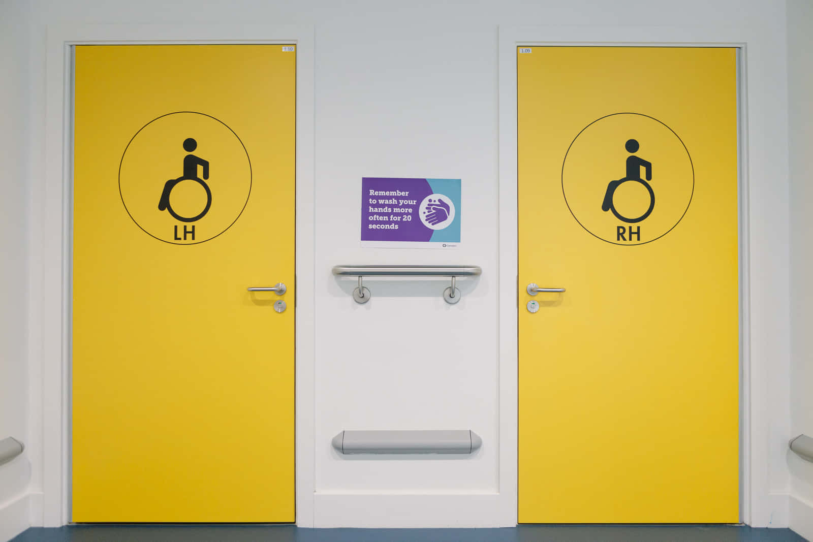 Modern, professional Meeting room 1 3