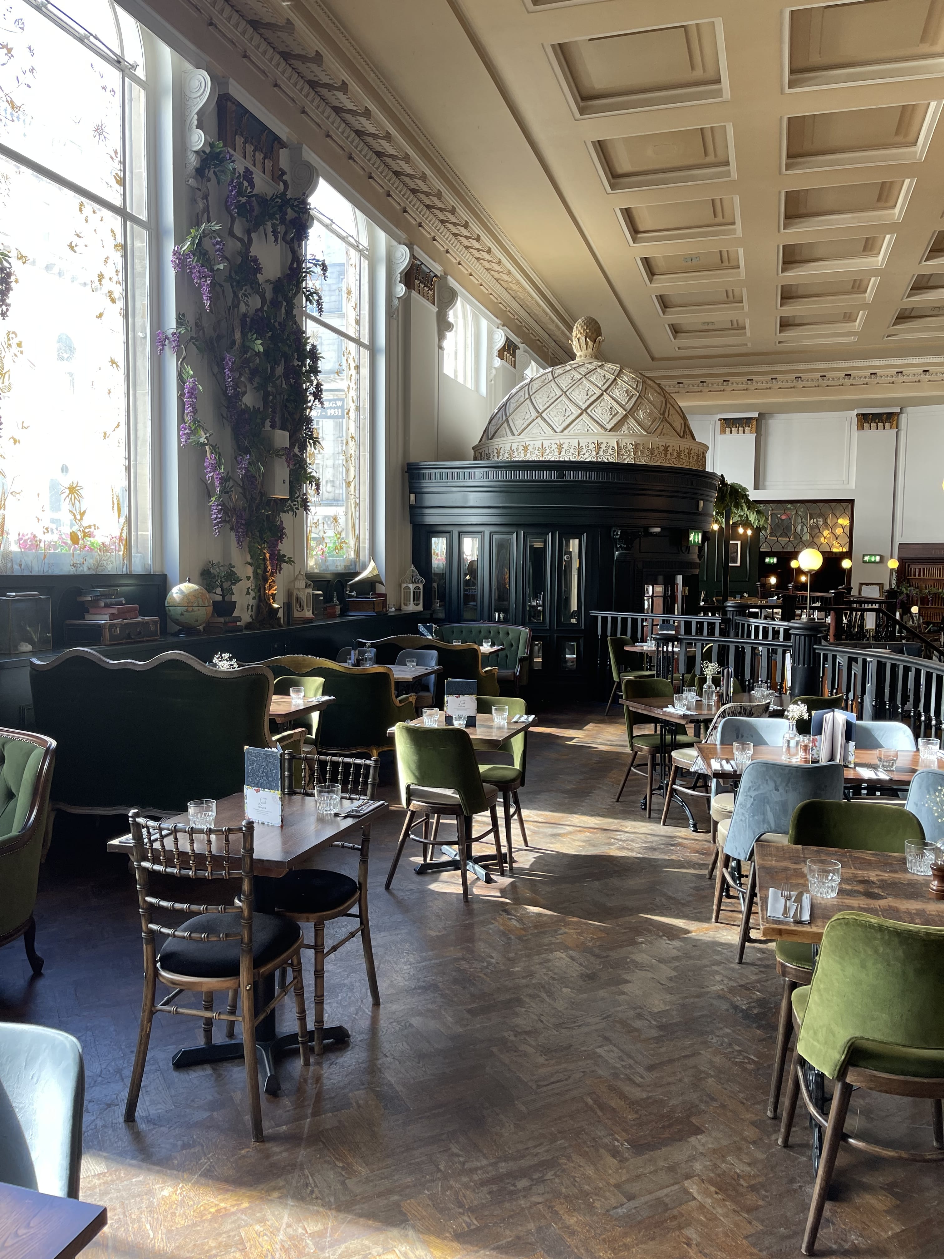 Restaurant Area Exclusive. 2