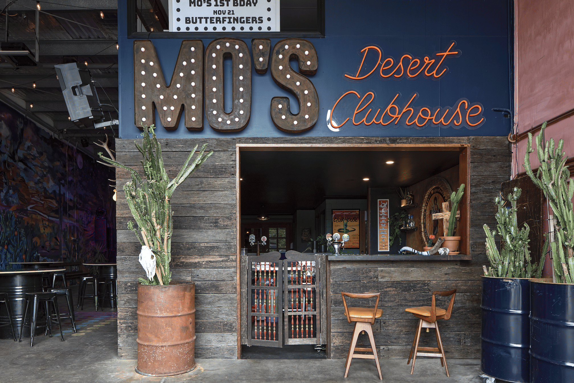 Mo's Desert Clubhouse - The Warehouse 3D tour