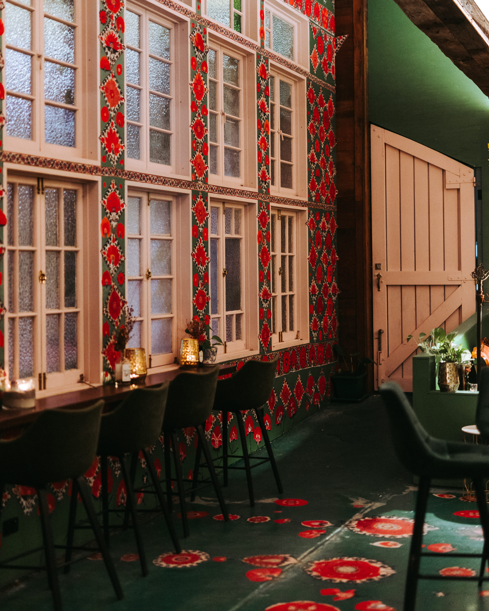 Mona Lisa's Lair - Champagne Bar 6