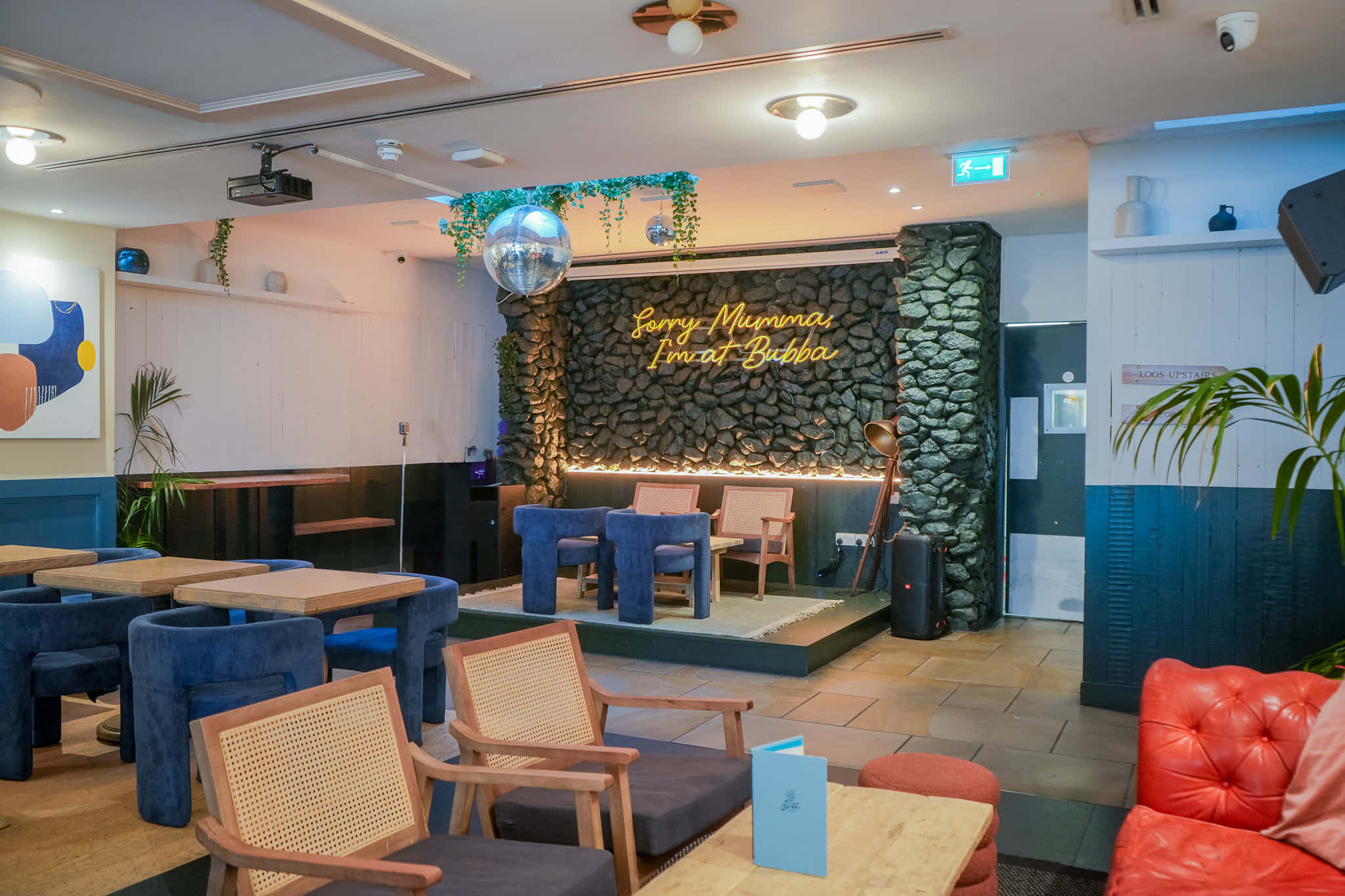 Cosy Living Room & Cocktail Bar 15