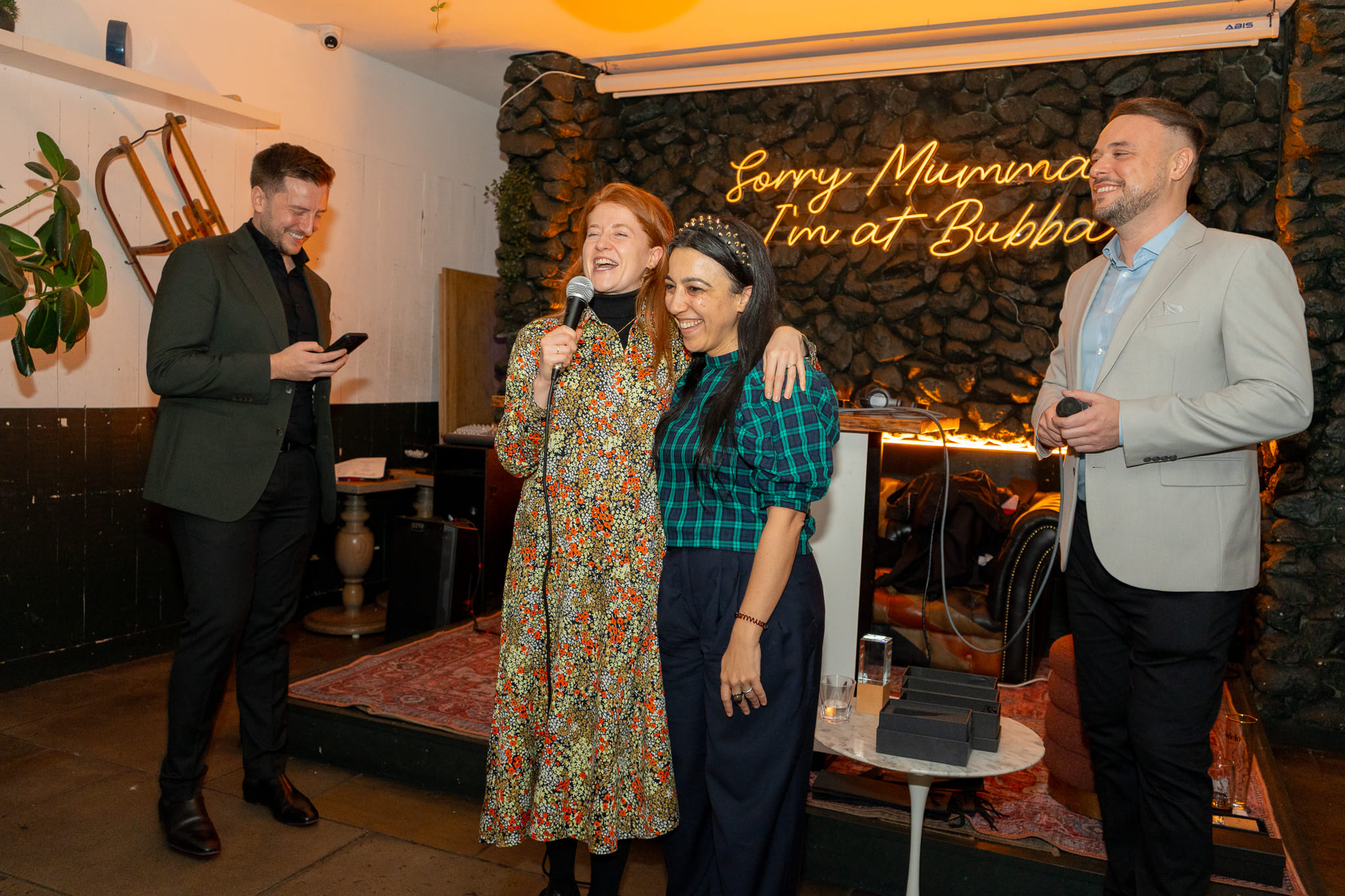 Cosy Living Room & Cocktail Bar  11