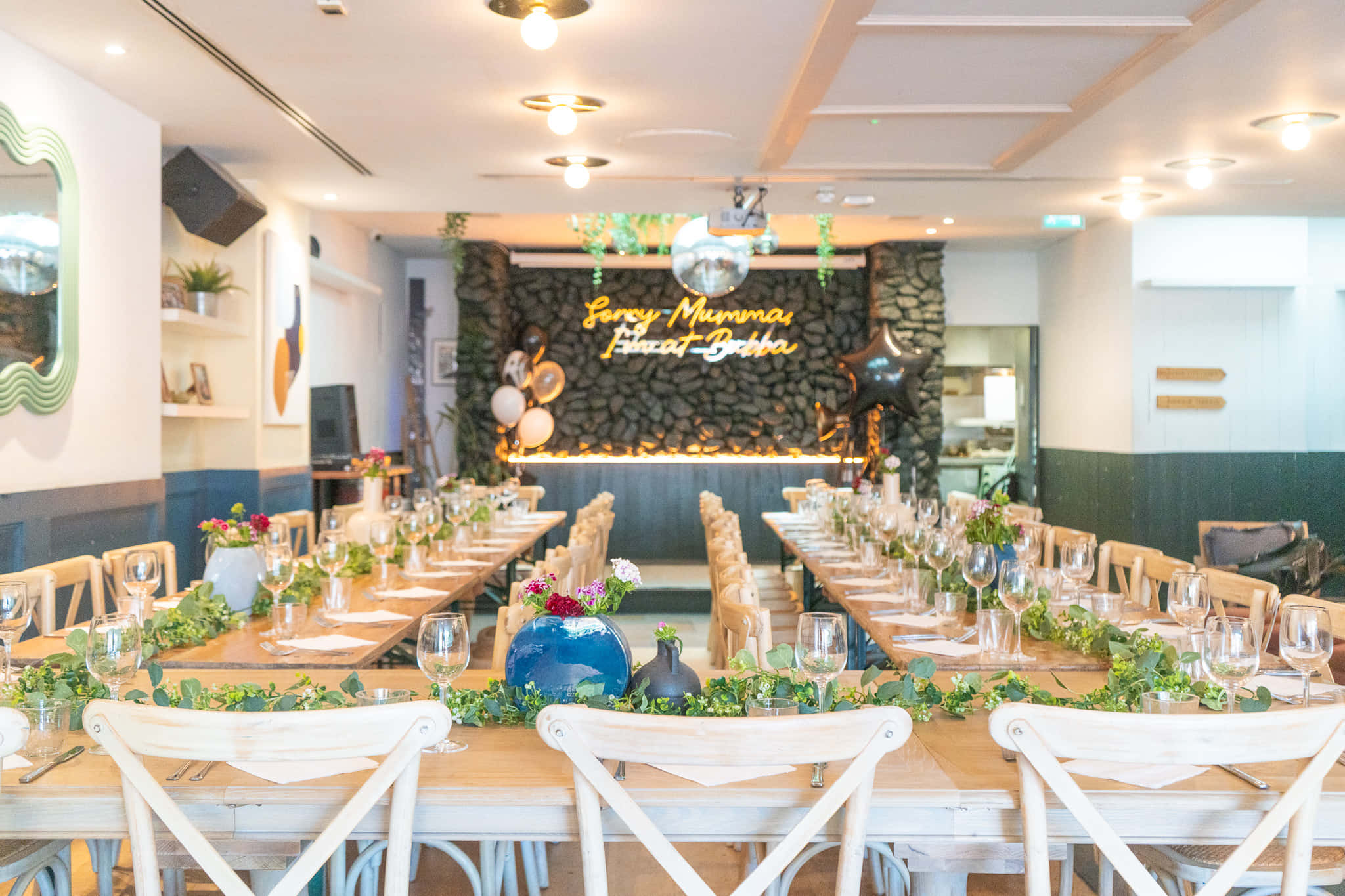 Cosy Living Room & Cocktail Bar 7