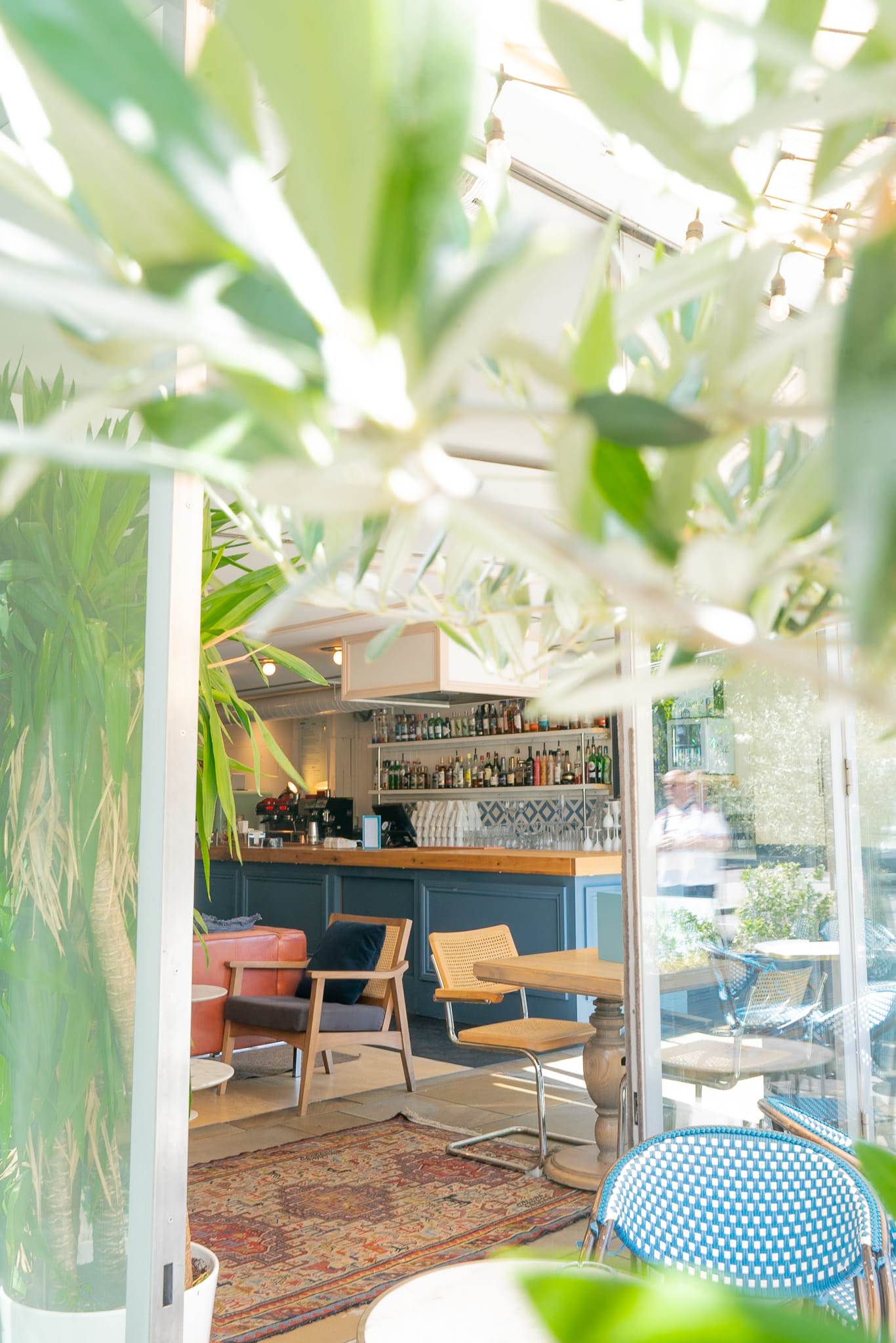 Cosy Living Room & Cocktail Bar  20