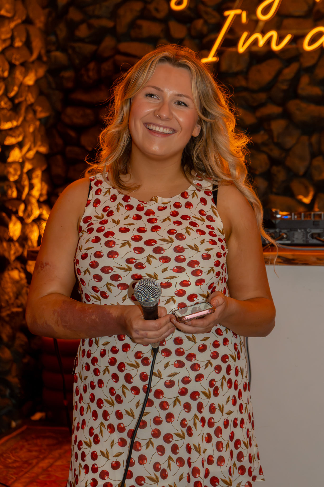 Cosy Living Room & Cocktail Bar  9