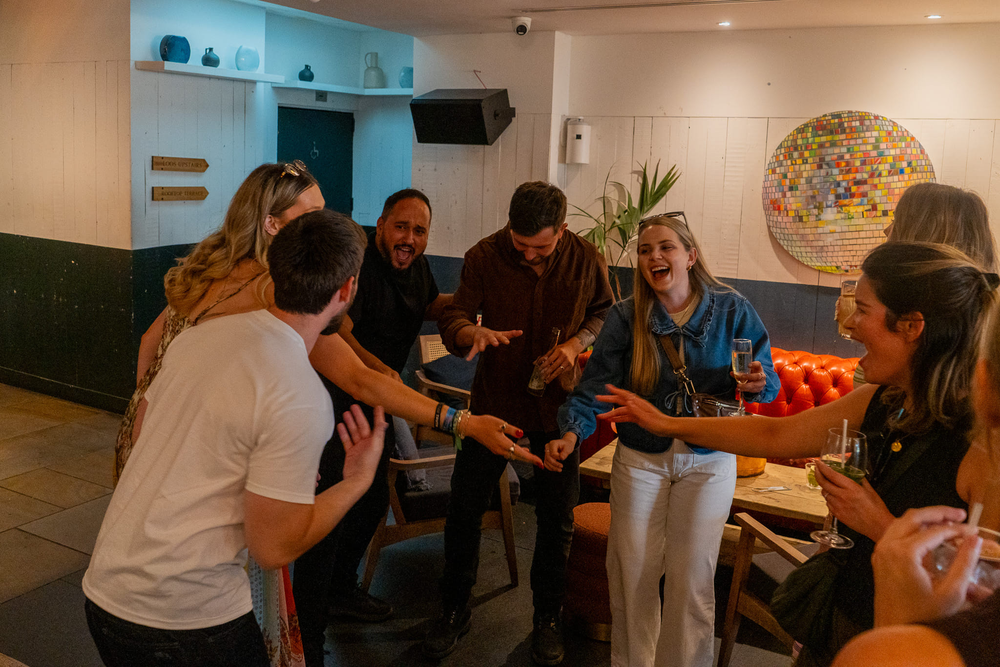 Cosy Living Room & Cocktail Bar  14