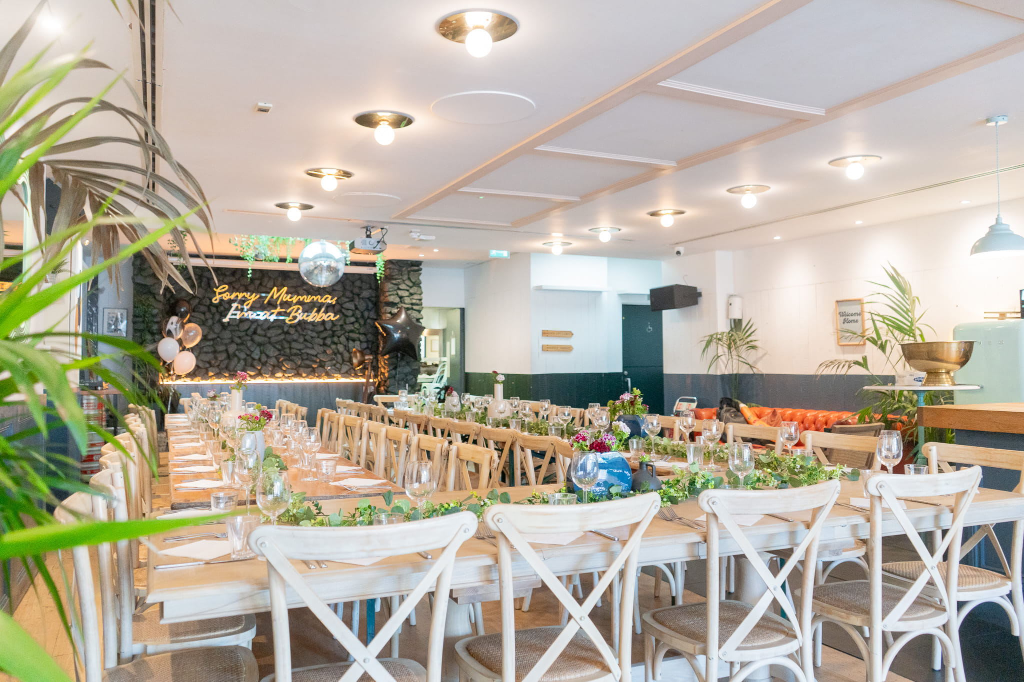 Cosy Living Room & Cocktail Bar  35